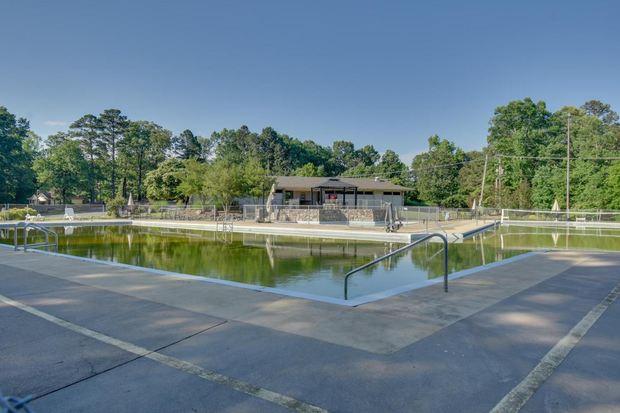 Holiday home Lakefront Retreat With Deck, Dock And Amenities Hot Springs