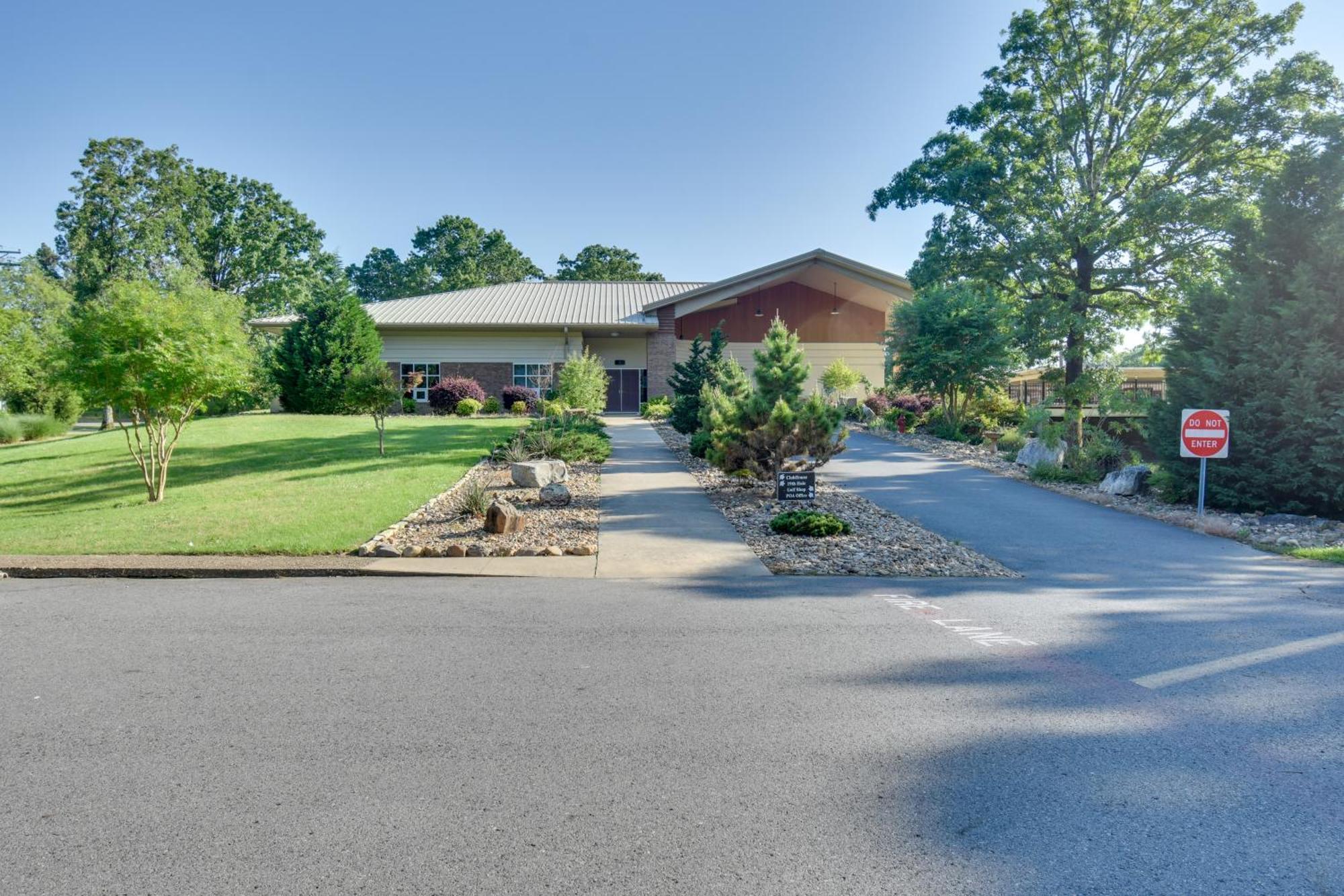 Lakefront Retreat With Deck, Dock And Amenities *