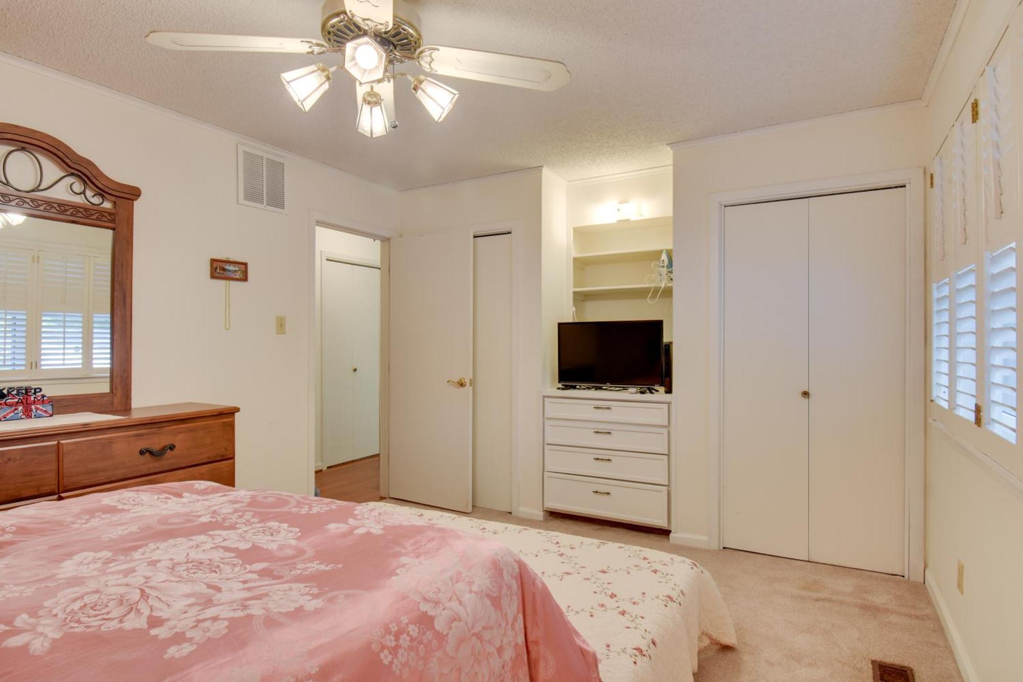 Lakefront Retreat With Deck, Dock And Amenities Holiday home Hot Springs
