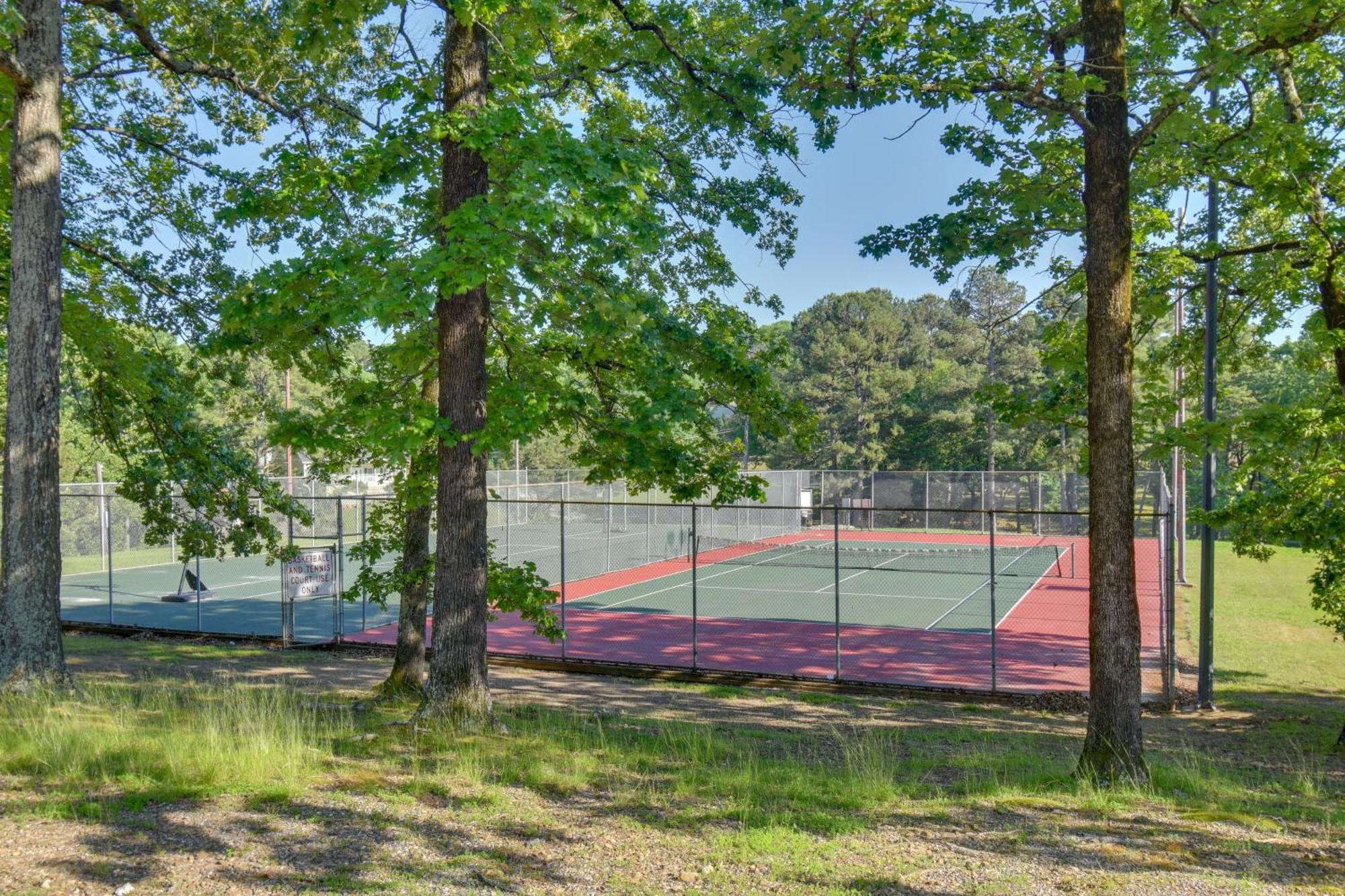 Holiday home Lakefront Retreat With Deck, Dock And Amenities Hot Springs