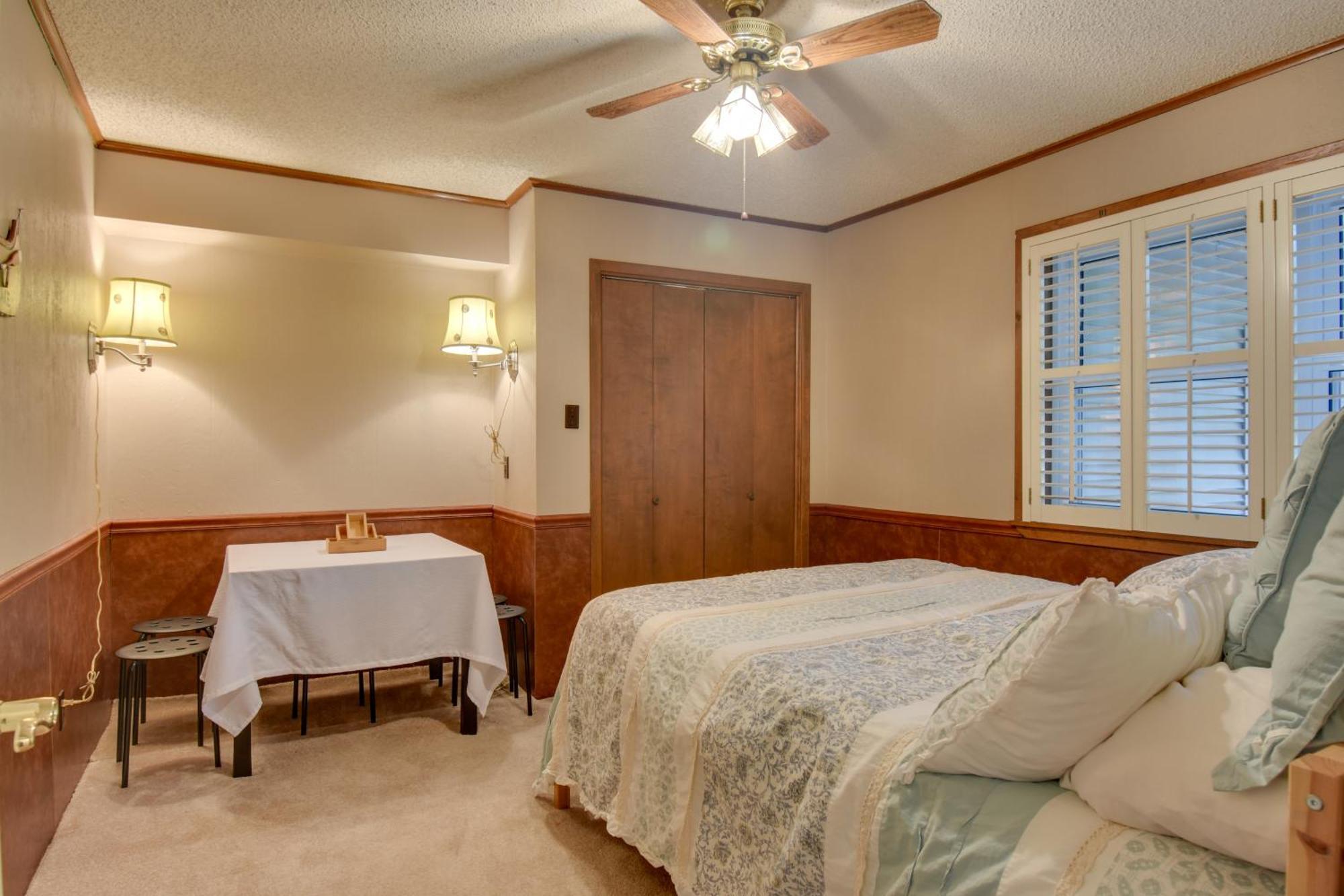 Lakefront Retreat With Deck, Dock And Amenities *