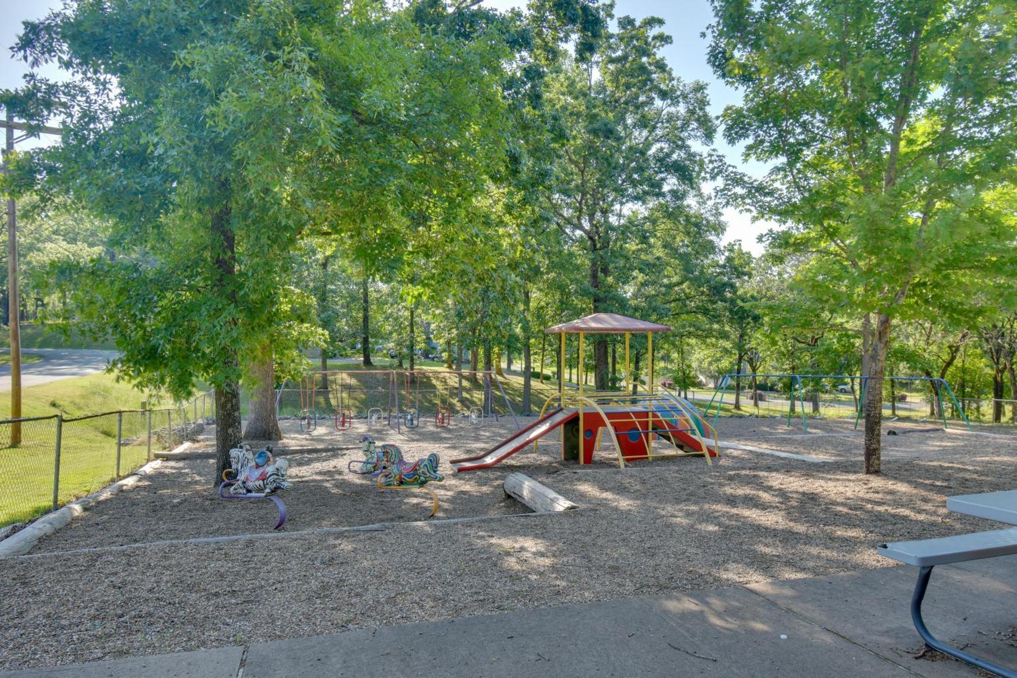 Lakefront Retreat With Deck, Dock And Amenities * Hot Springs