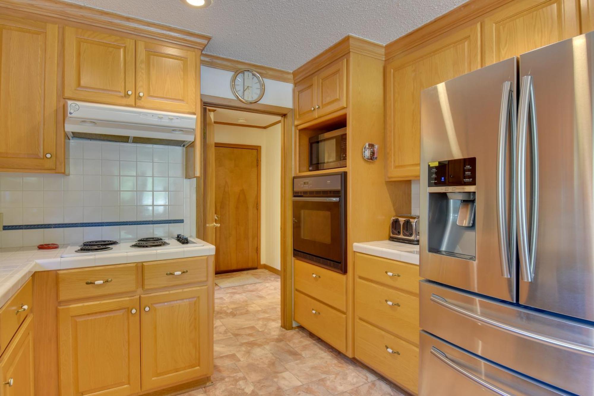 Lakefront Retreat With Deck, Dock And Amenities Holiday home *