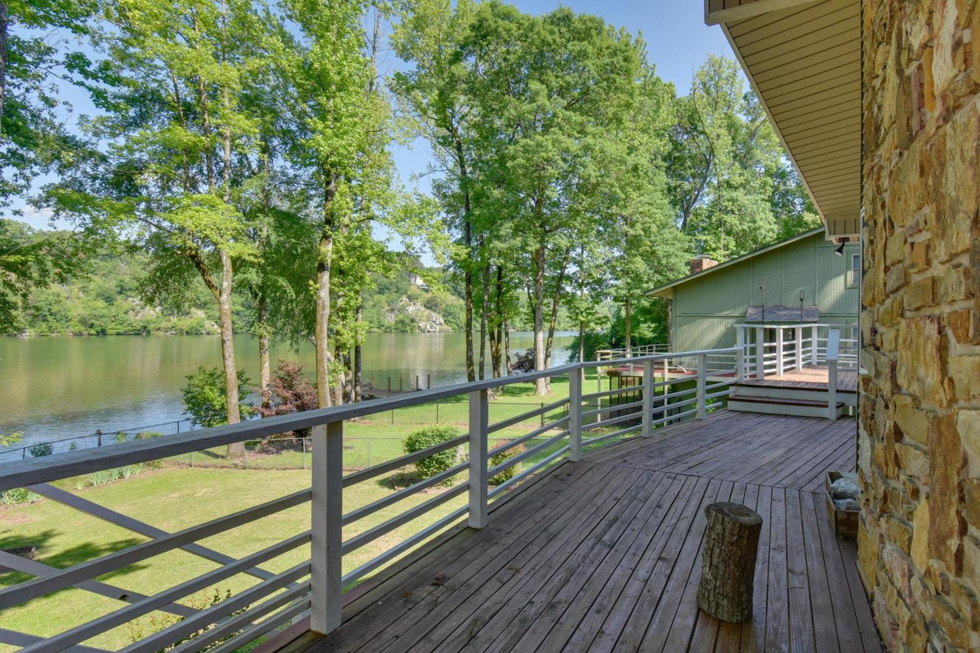 Lakefront Retreat With Deck, Dock And Amenities * Hot Springs