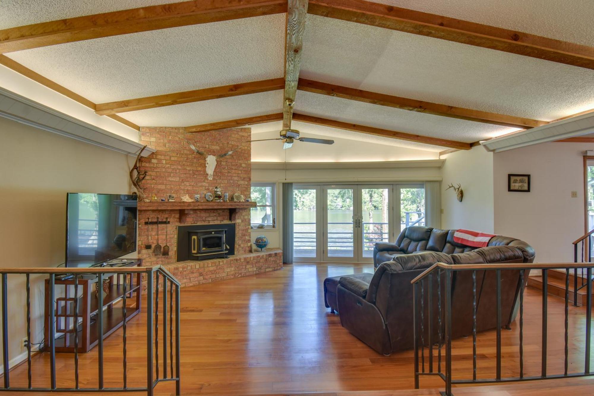 Lakefront Retreat With Deck, Dock And Amenities Holiday home Hot Springs