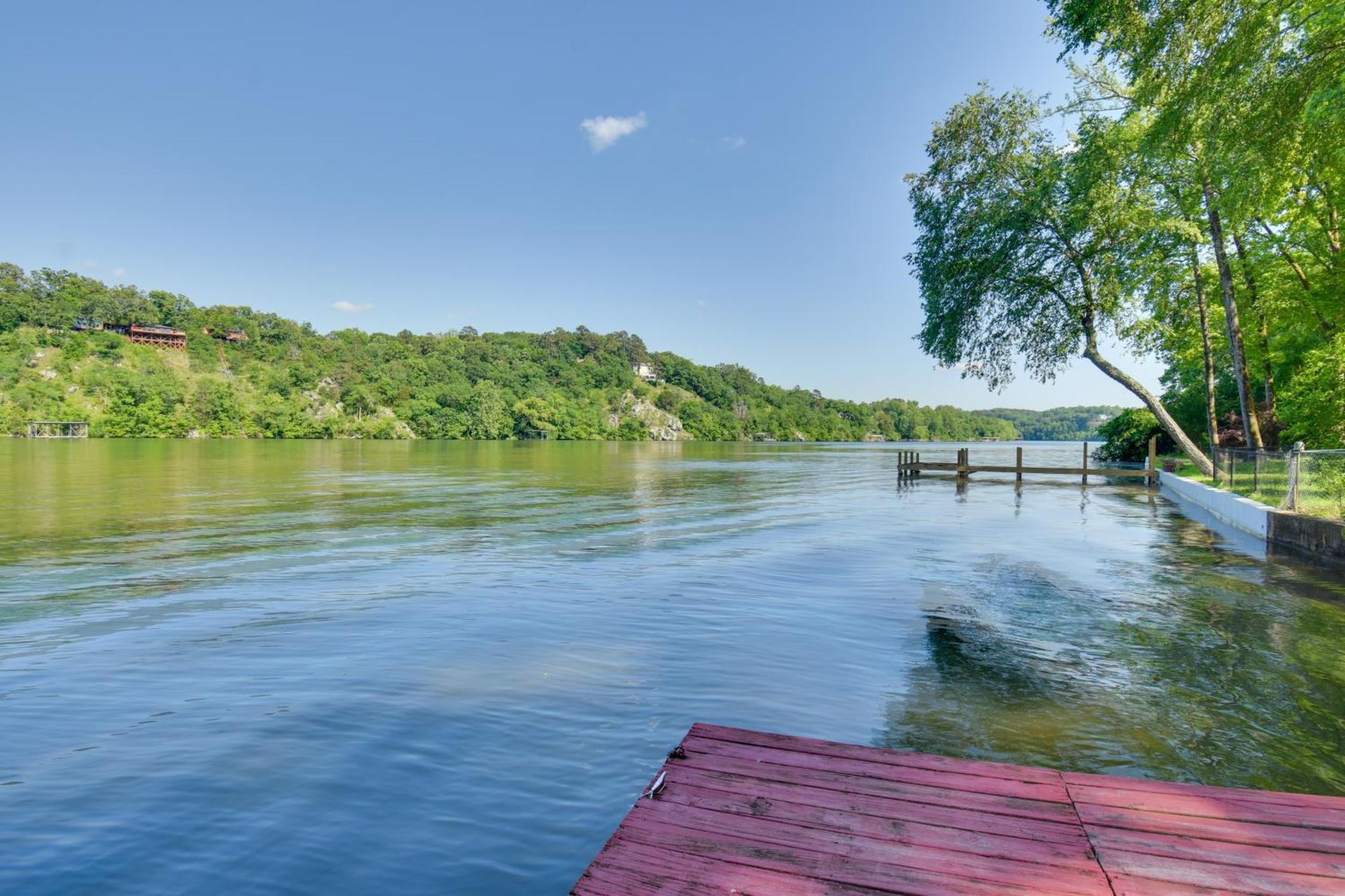 Lakefront Retreat With Deck, Dock And Amenities