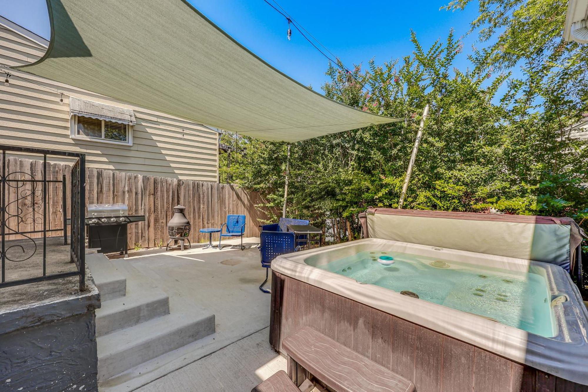 Vacation With Hot Tub And Grill *
