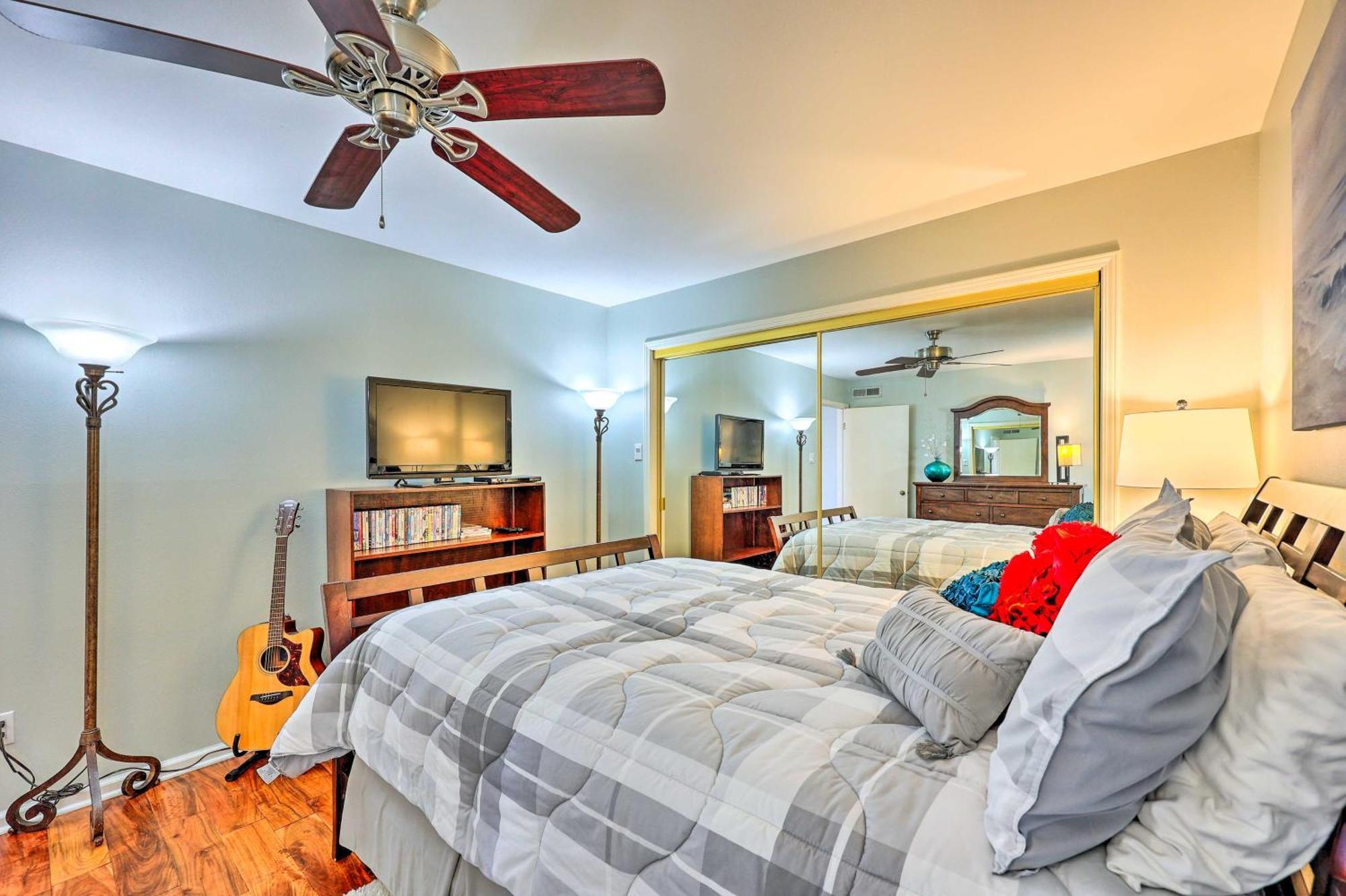 Apartment Waterfront With Pool Access! *