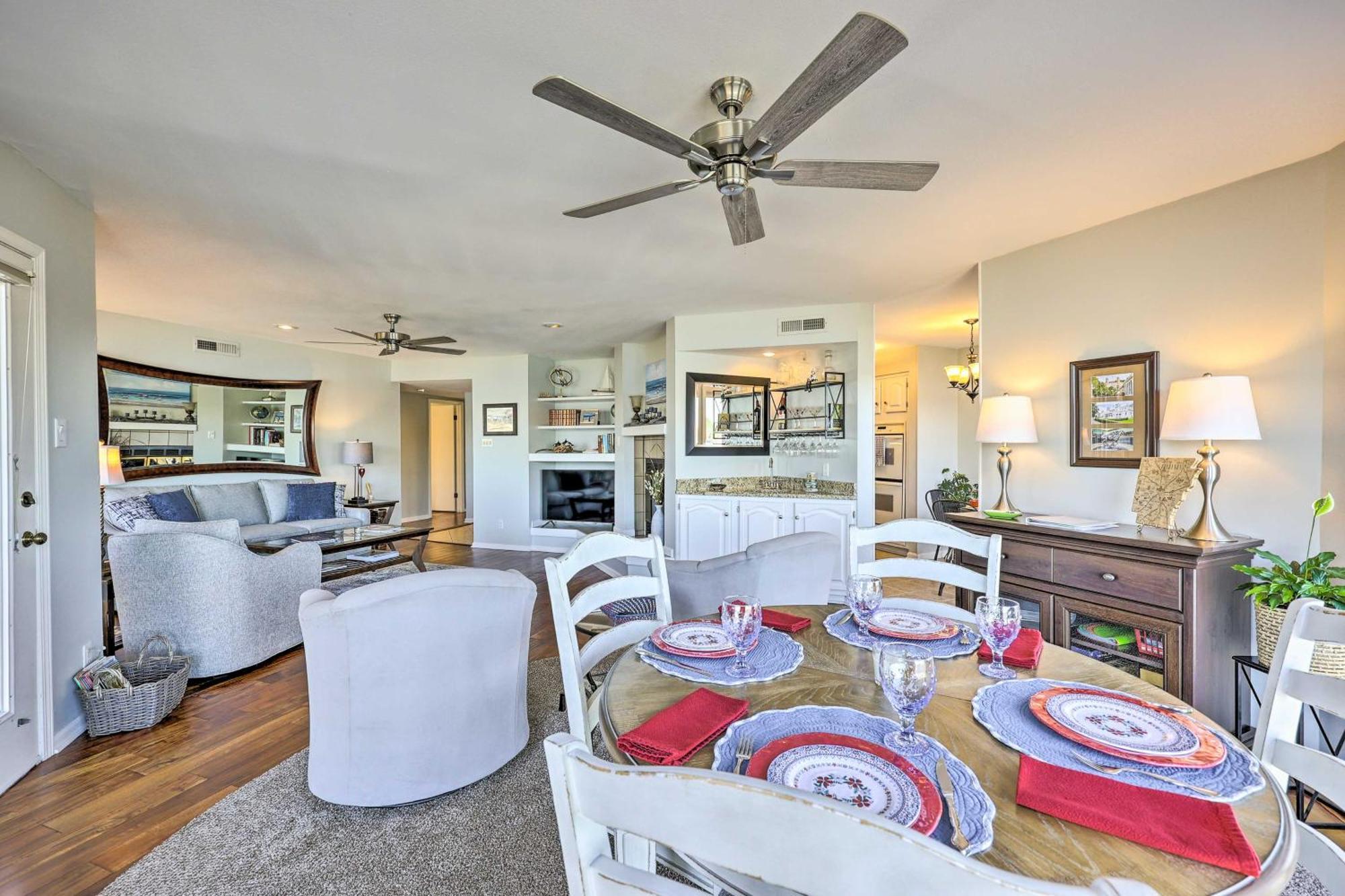 Waterfront With Pool Access! Apartment *