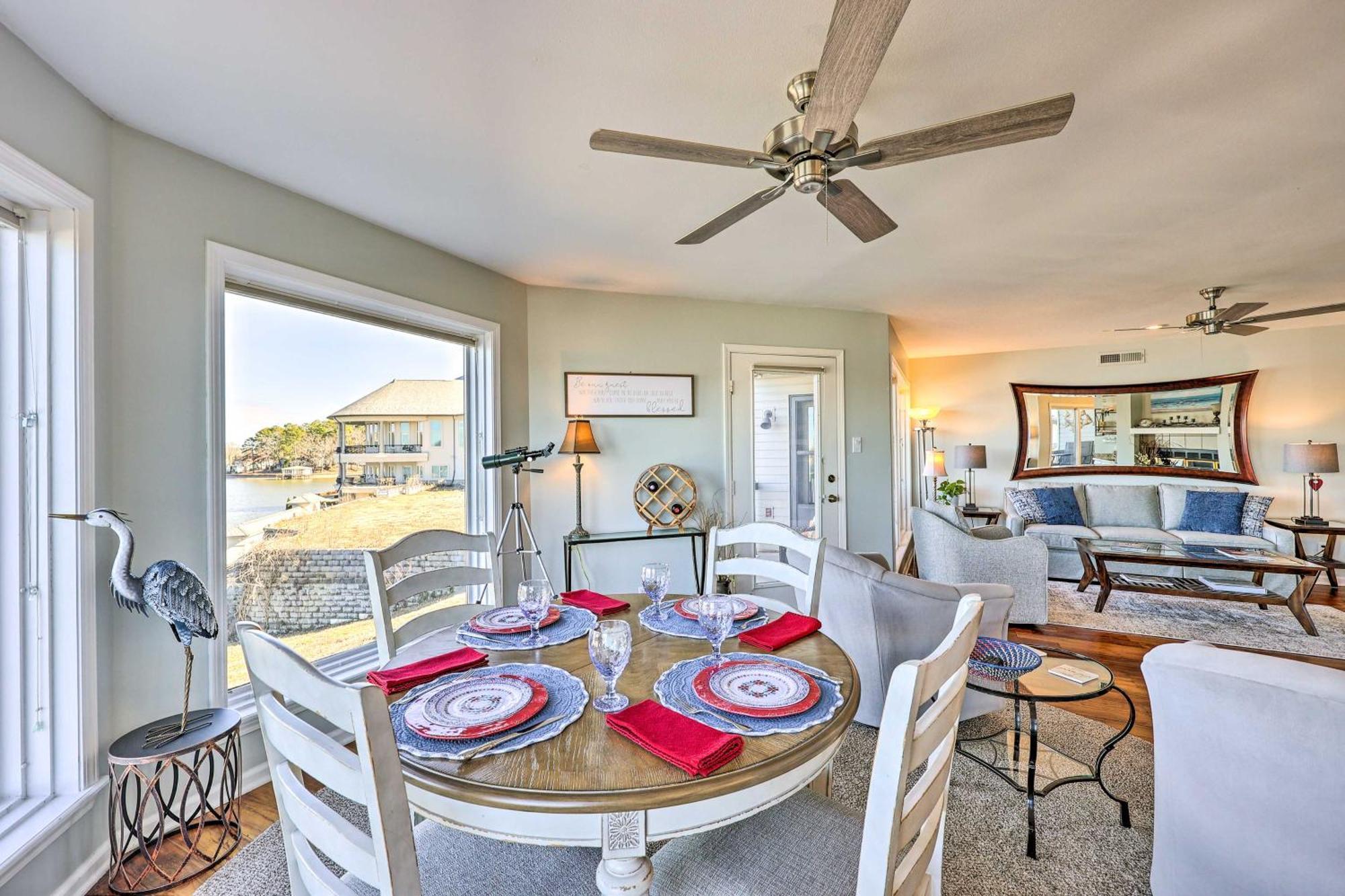 Apartment Waterfront With Pool Access! *