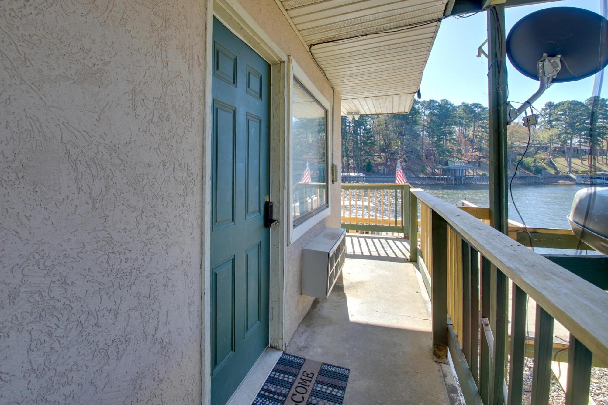 With Lake Access And Boat Dock! Apartment *