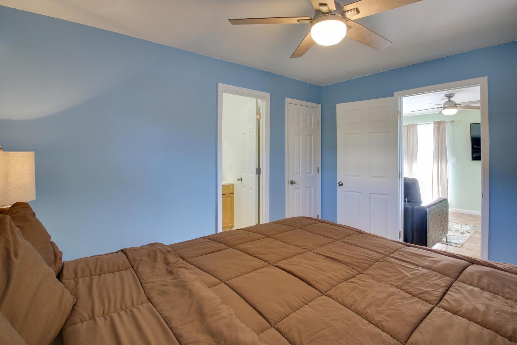 Apartment With Lake Access And Boat Dock!