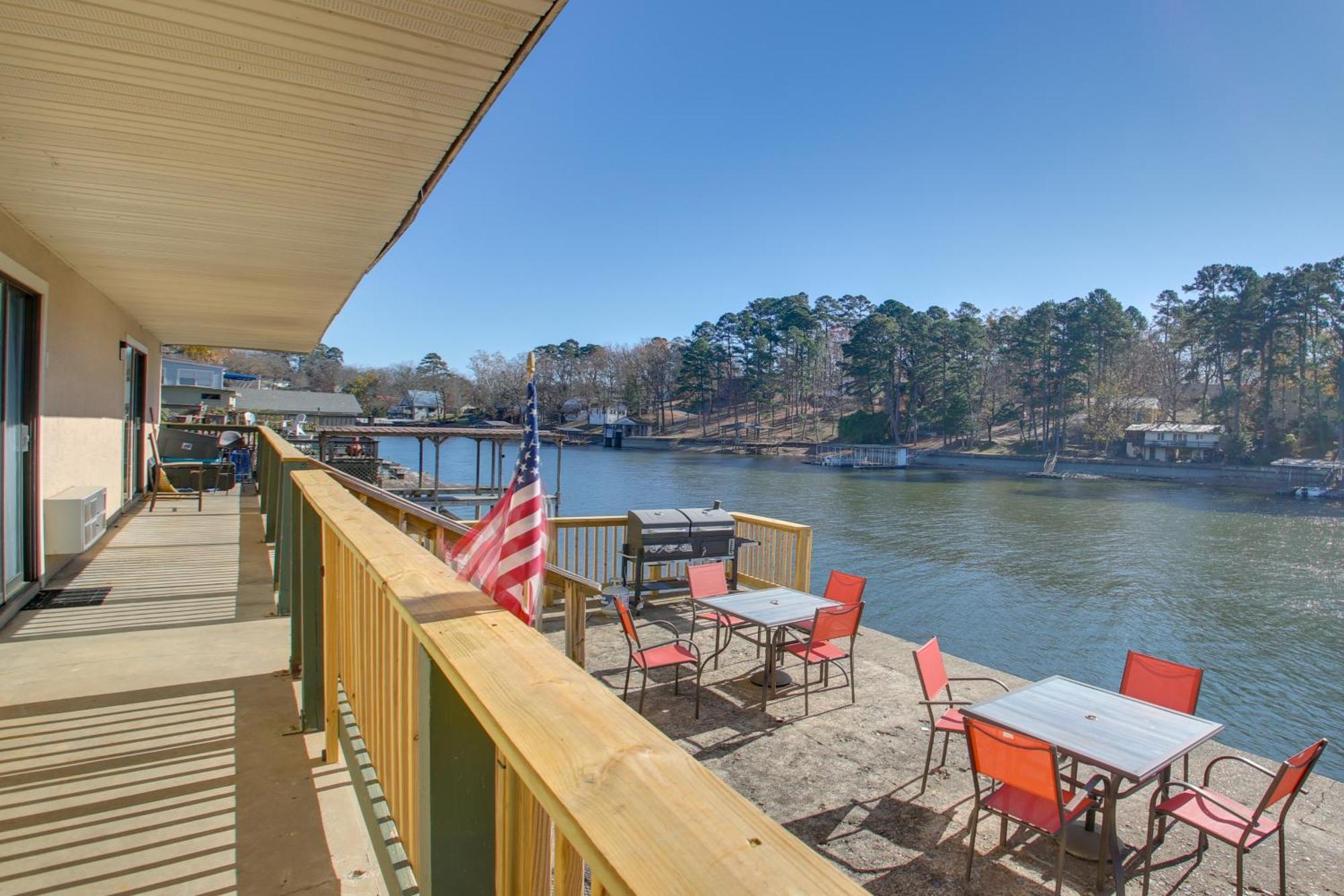 Apartment With Lake Access And Boat Dock!