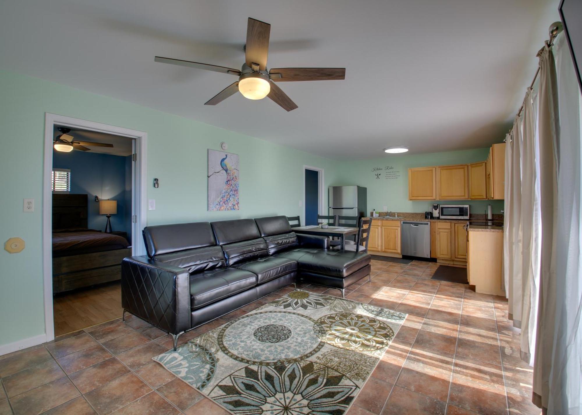 Apartment With Lake Access And Boat Dock! *
