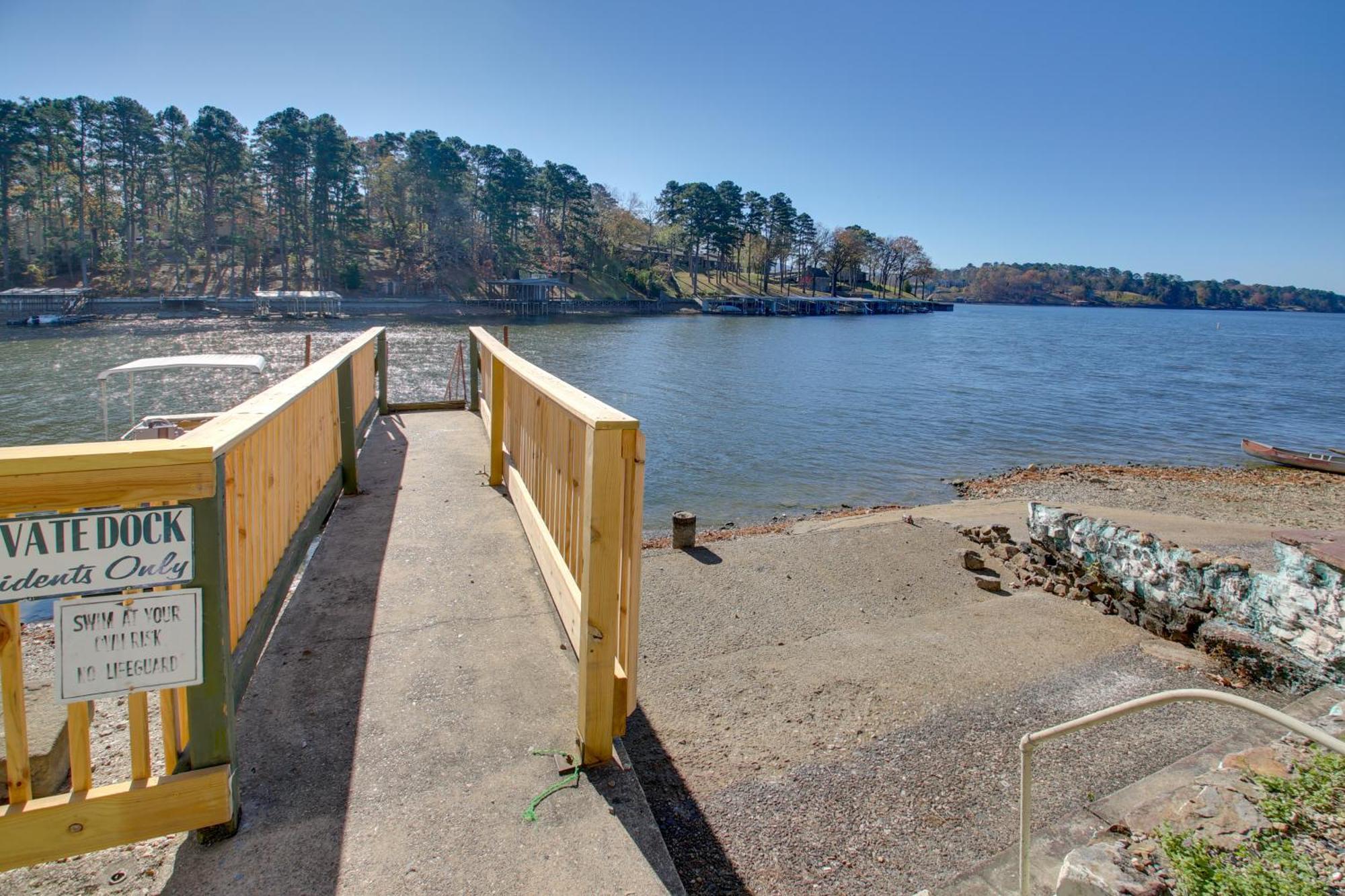 With Lake Access And Boat Dock! Apartment
