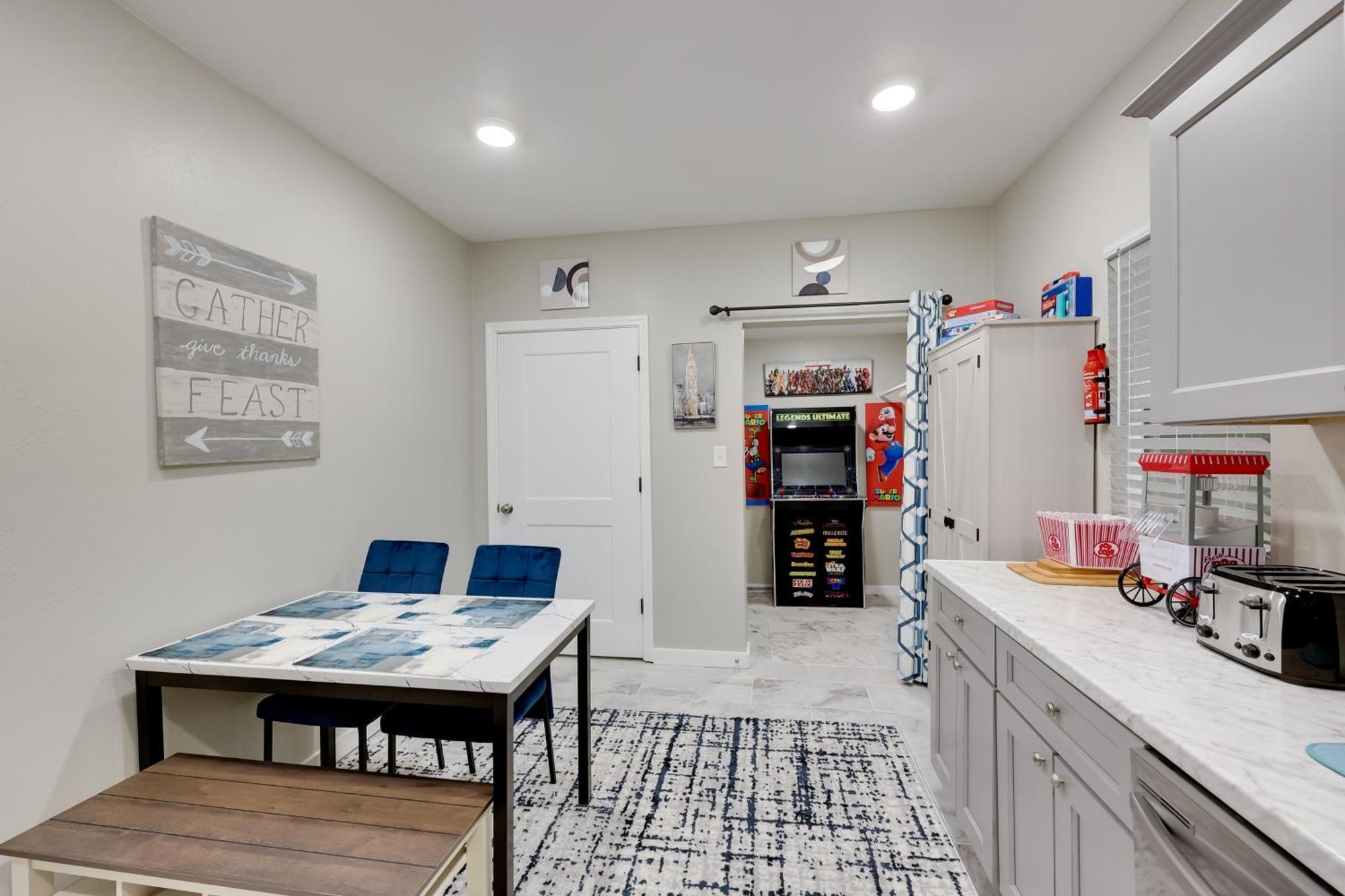 With Yard, Walk To Bathhouse Row! Holiday home