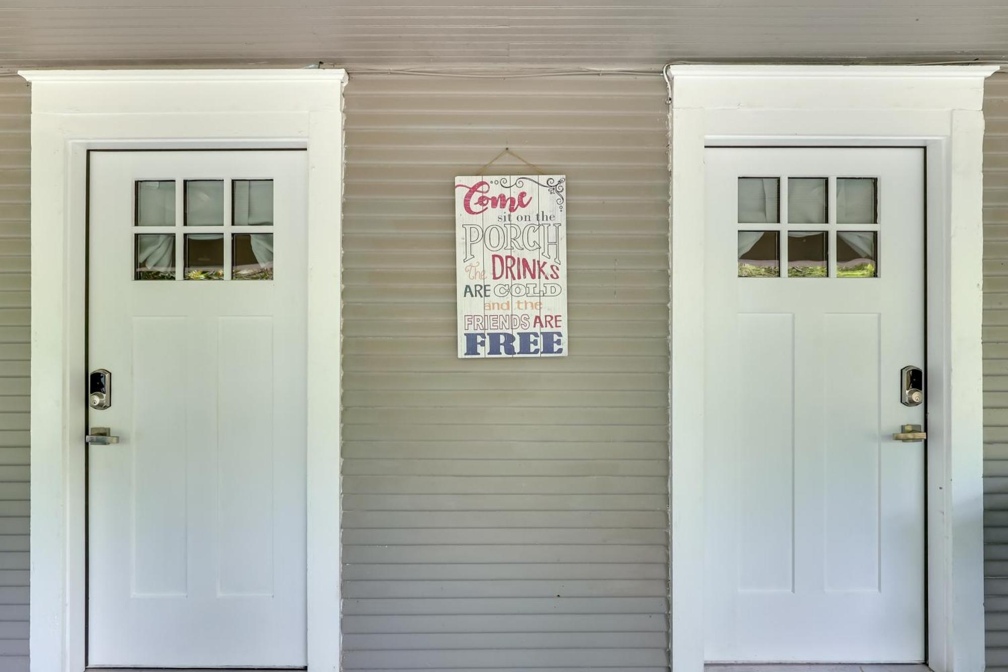 With Yard, Walk To Bathhouse Row! Holiday home