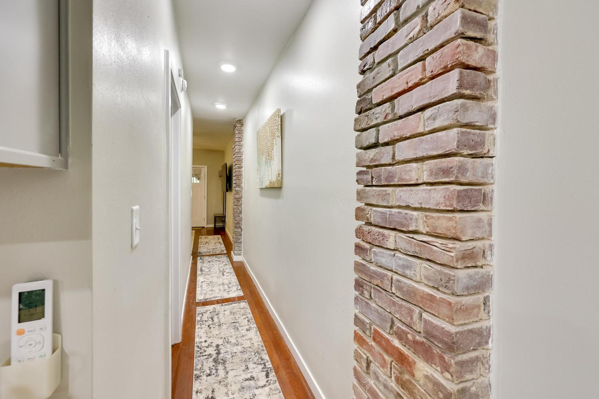 Holiday home With Yard, Walk To Bathhouse Row! Hot Springs