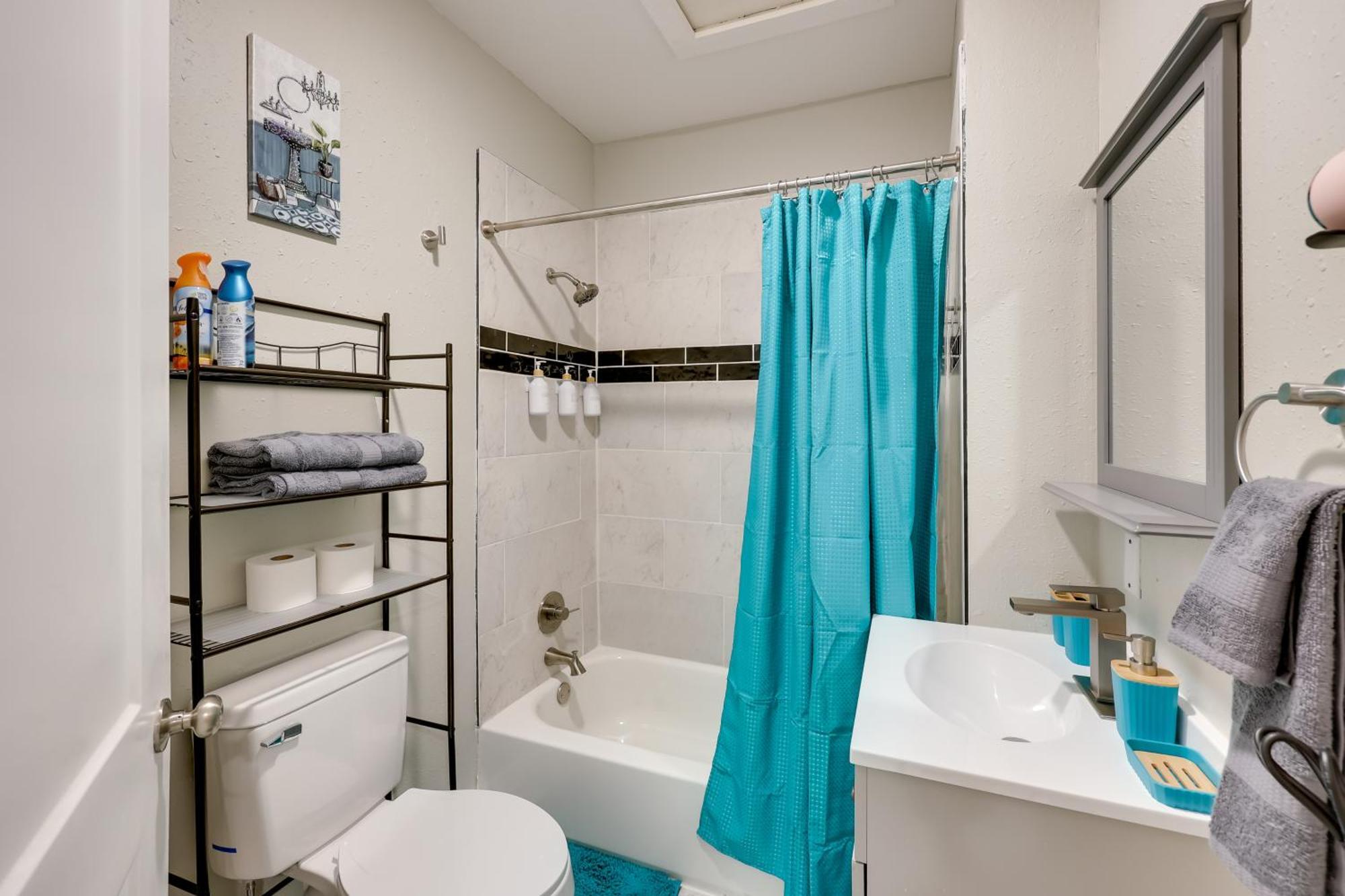 Holiday home With Yard, Walk To Bathhouse Row!