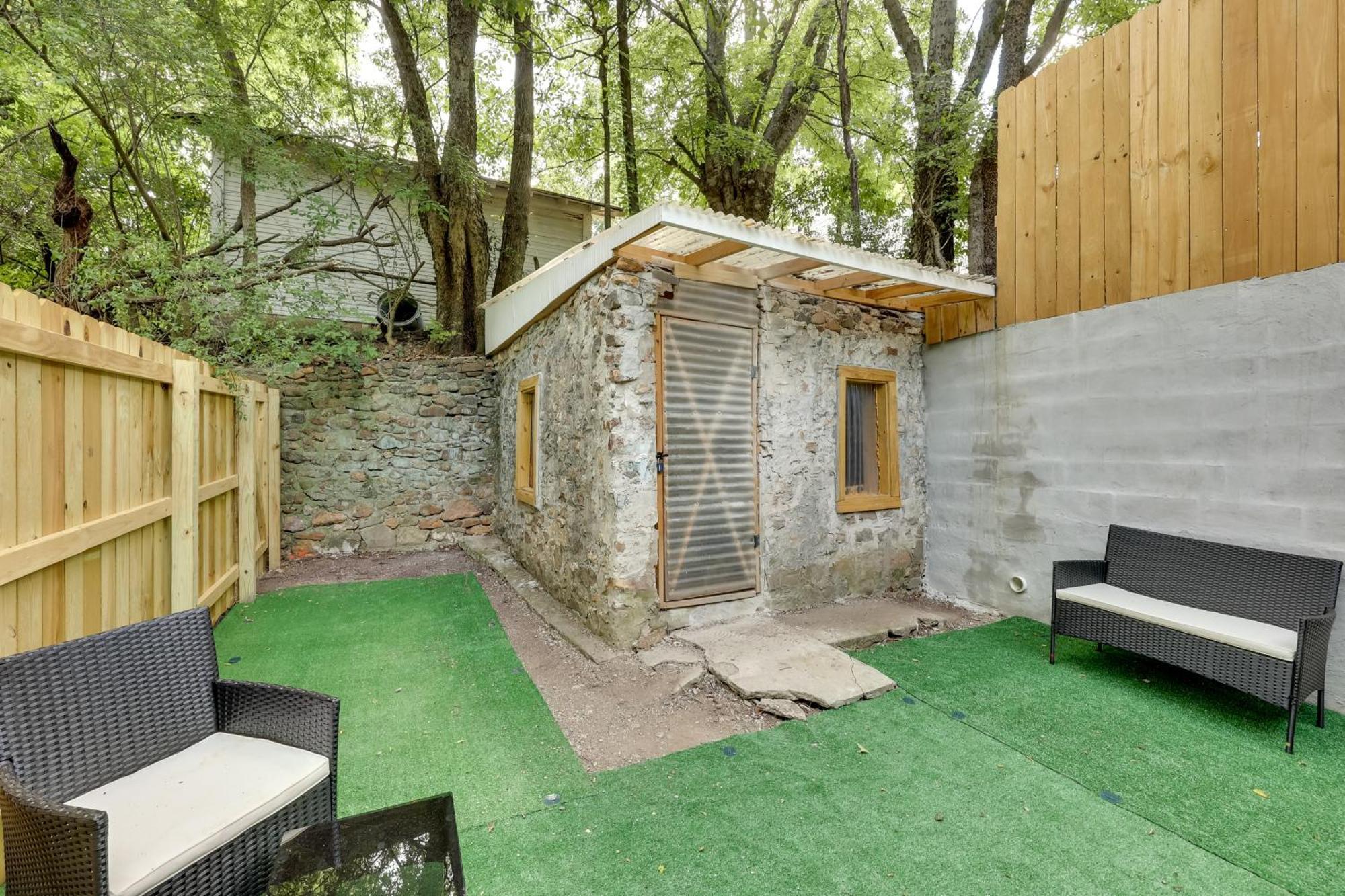 With Yard, Walk To Bathhouse Row! Holiday home *