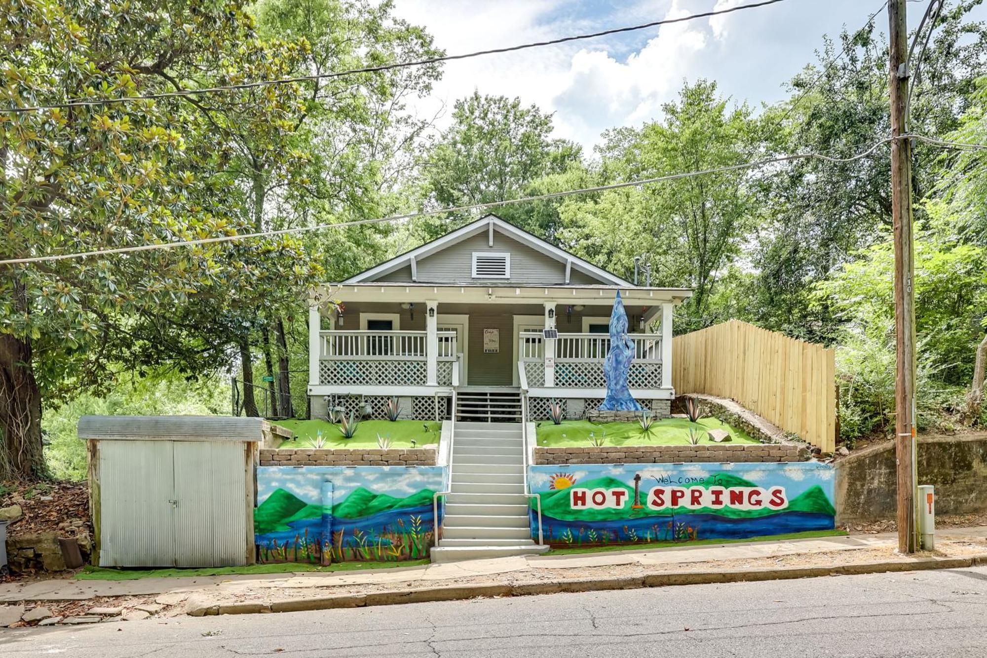 Holiday home With Yard, Walk To Bathhouse Row! *