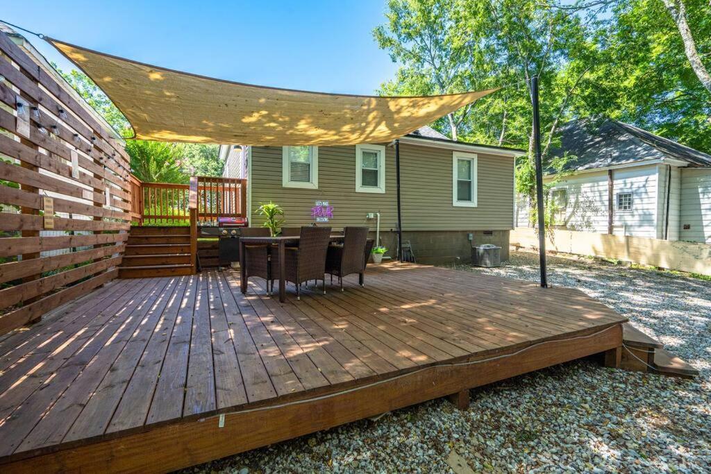 Vineyard Cottage-pet Friendly & Walk To Oaklawn!