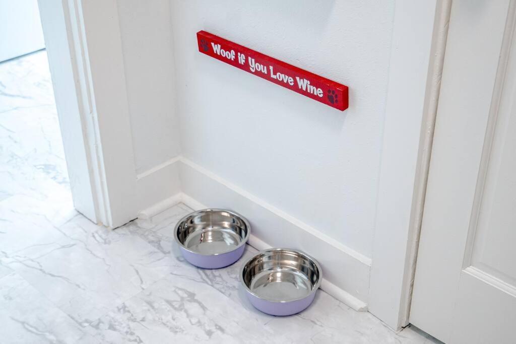 Vineyard Cottage-pet Friendly & Walk To Oaklawn!