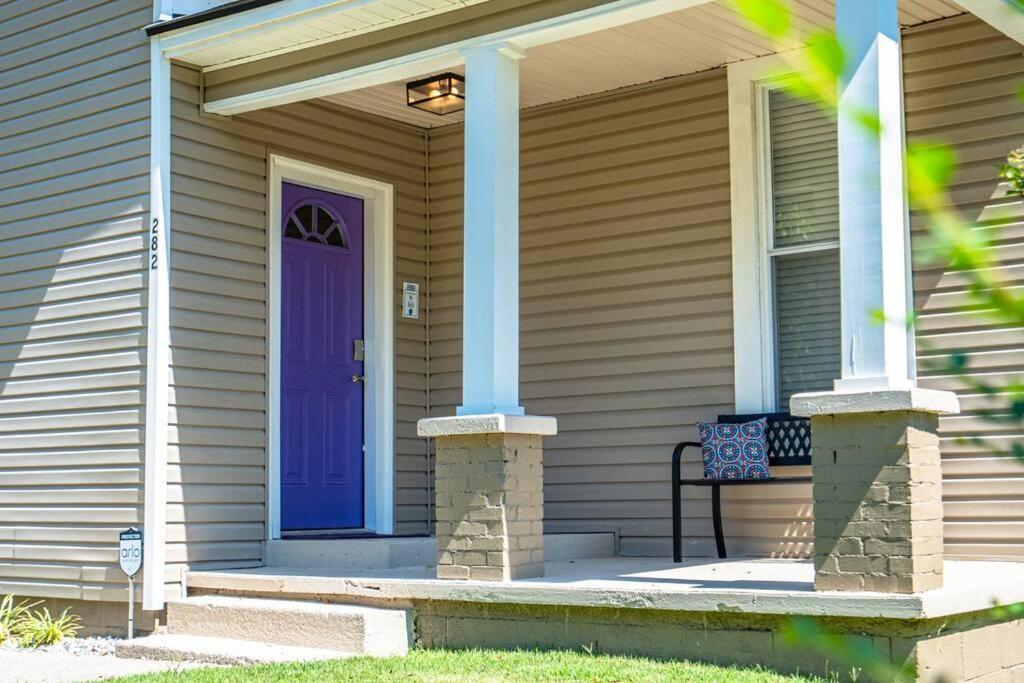 Vineyard Cottage-pet Friendly & Walk To Oaklawn! Holiday home