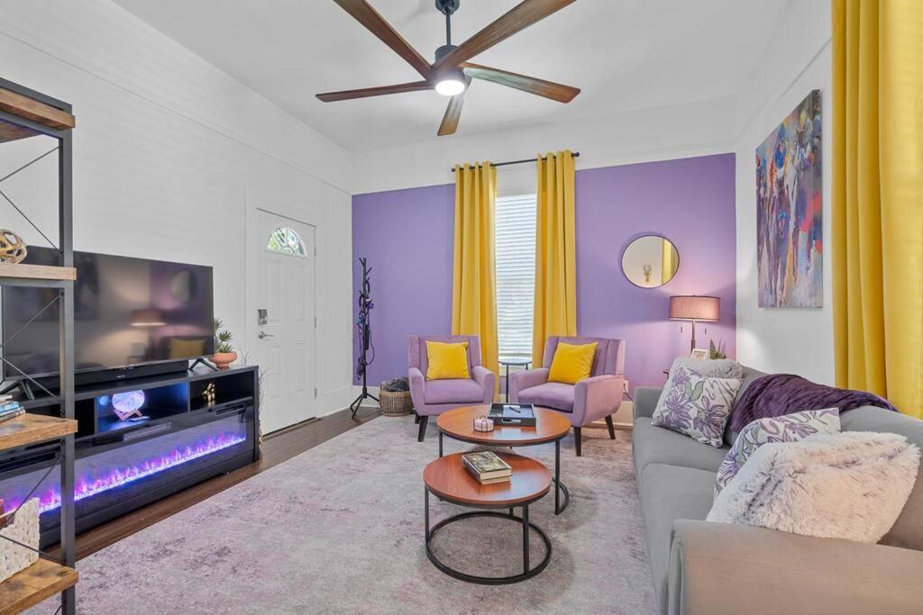 Vineyard Cottage-pet Friendly & Walk To Oaklawn! Holiday home