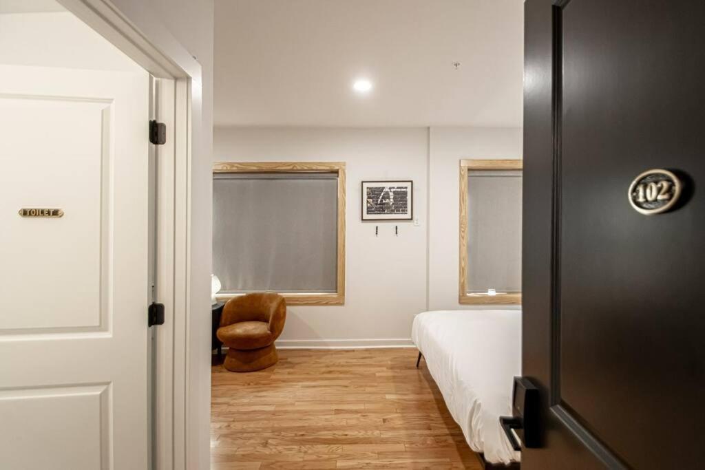 Heart Of Downtown, Steps To Bathhouses & Restaurants, # 102 Apartment