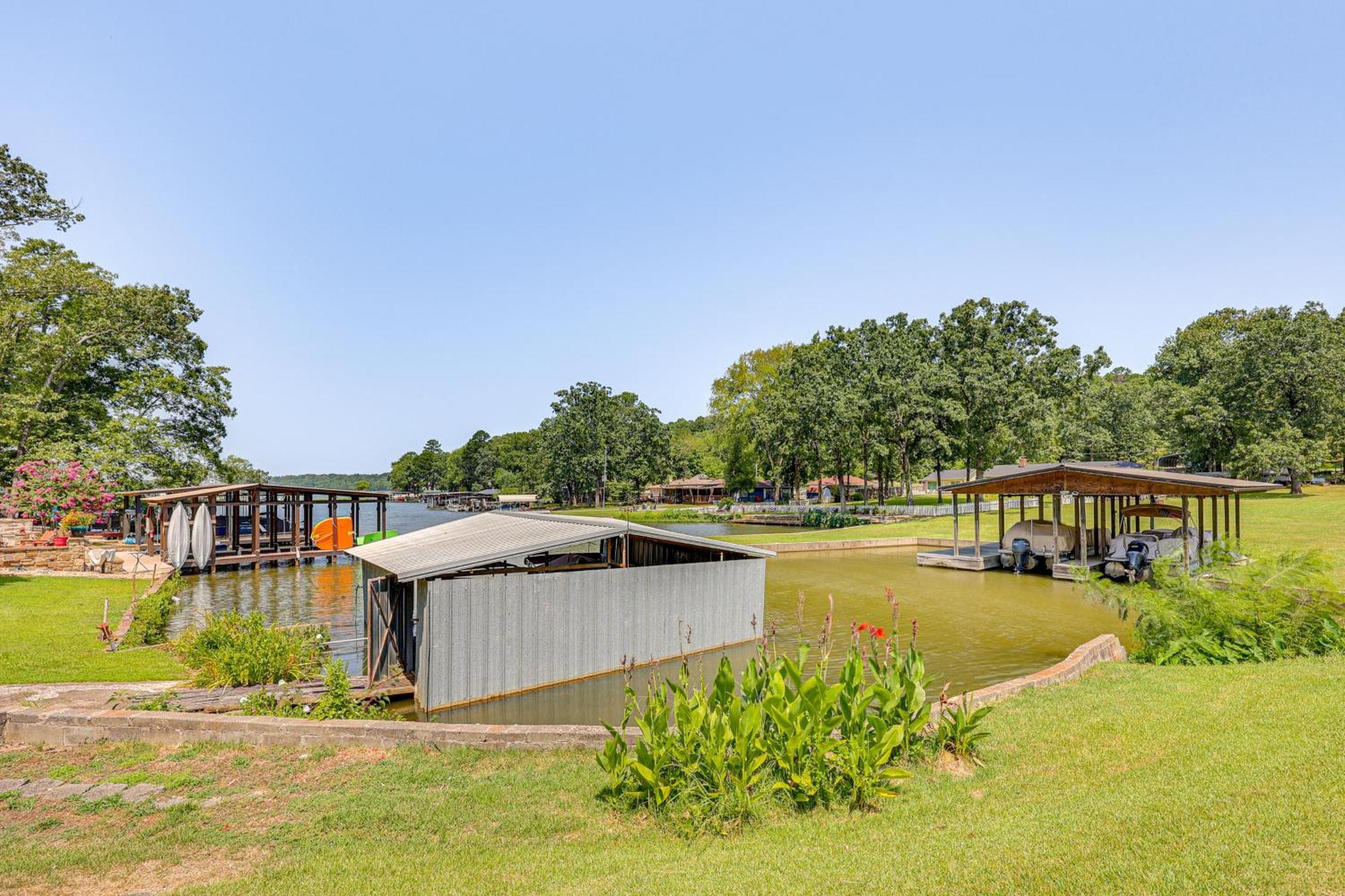 Holiday home Lakeside Retreat With Pool Table! *