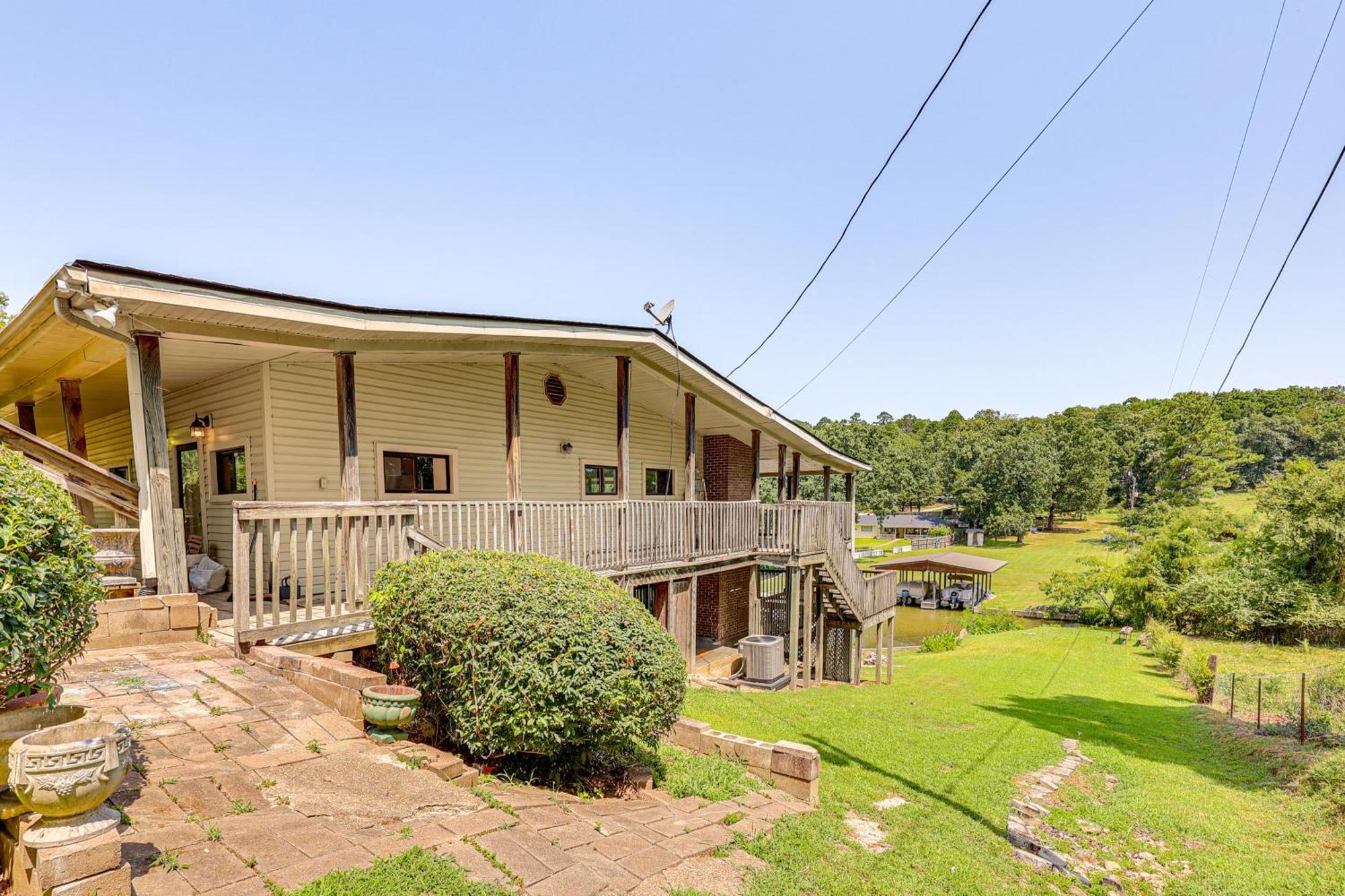 Lakeside Retreat With Pool Table! Holiday home Hot Springs