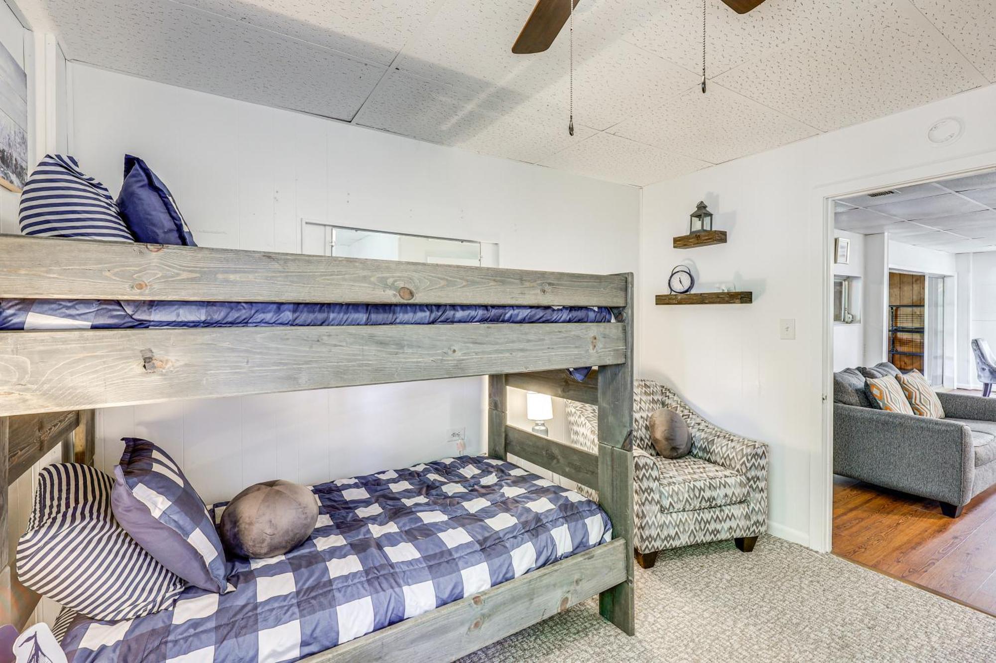 Lakeside Retreat With Pool Table! * Hot Springs