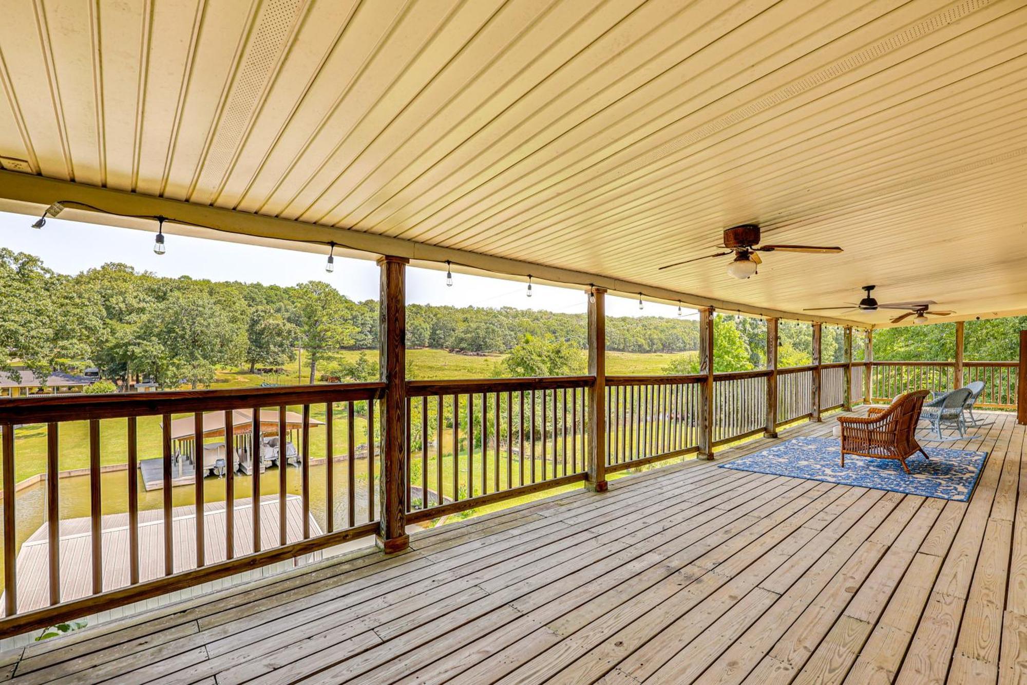 Holiday home Lakeside Retreat With Pool Table! *