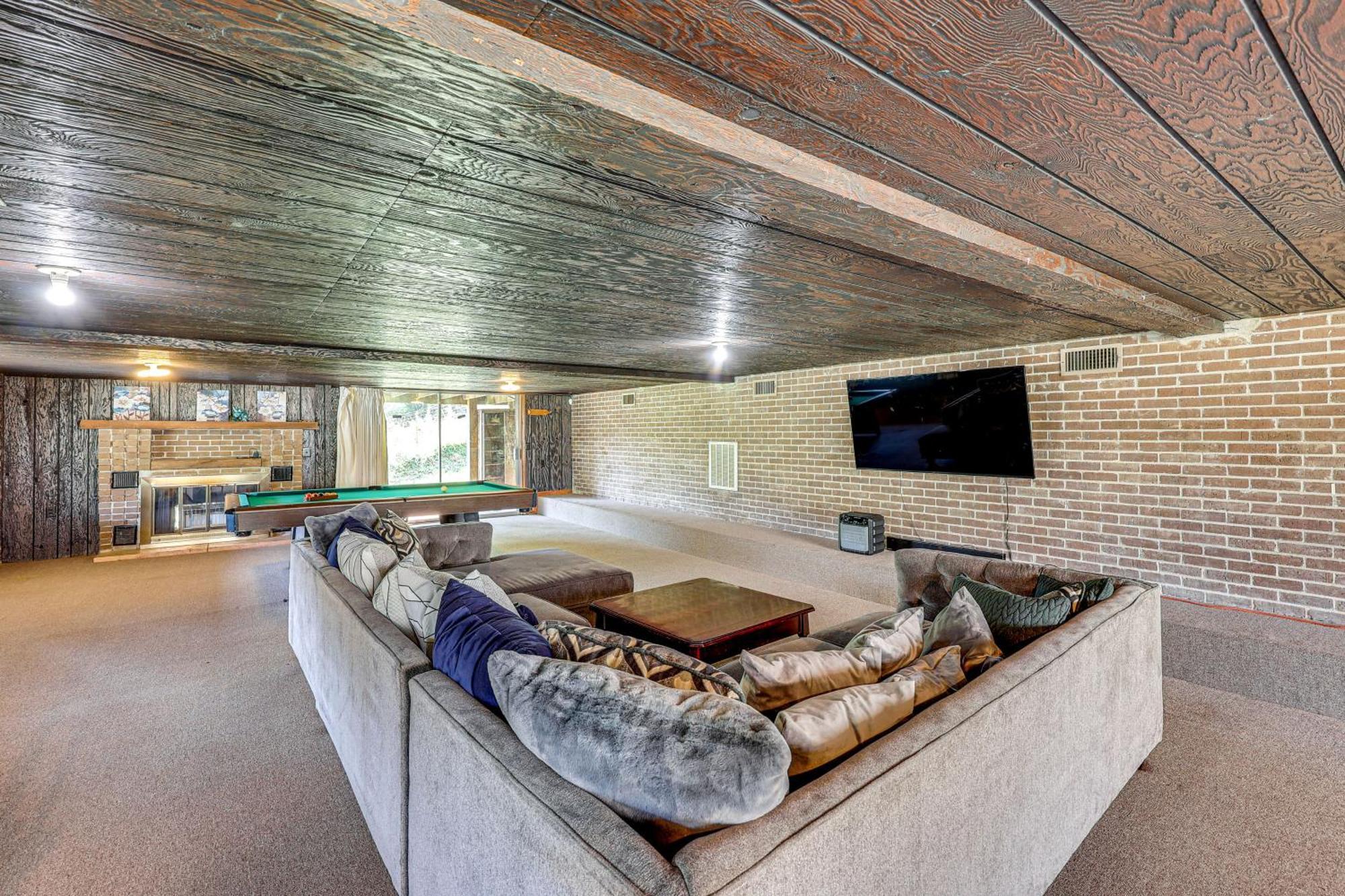 Lakeside Retreat With Pool Table! Holiday home Hot Springs