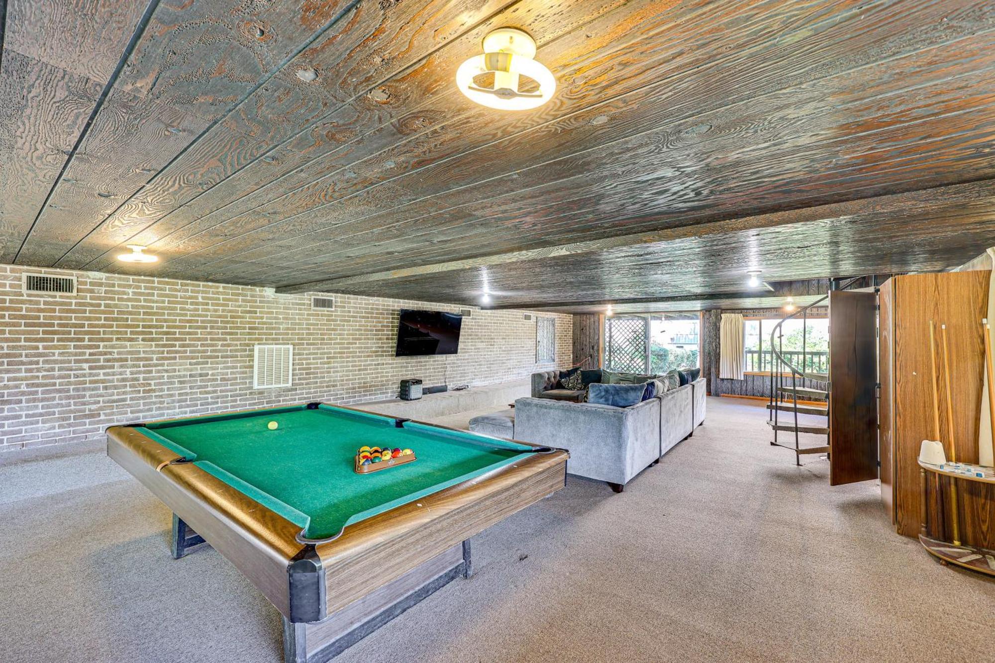 Lakeside Retreat With Pool Table! Hot Springs