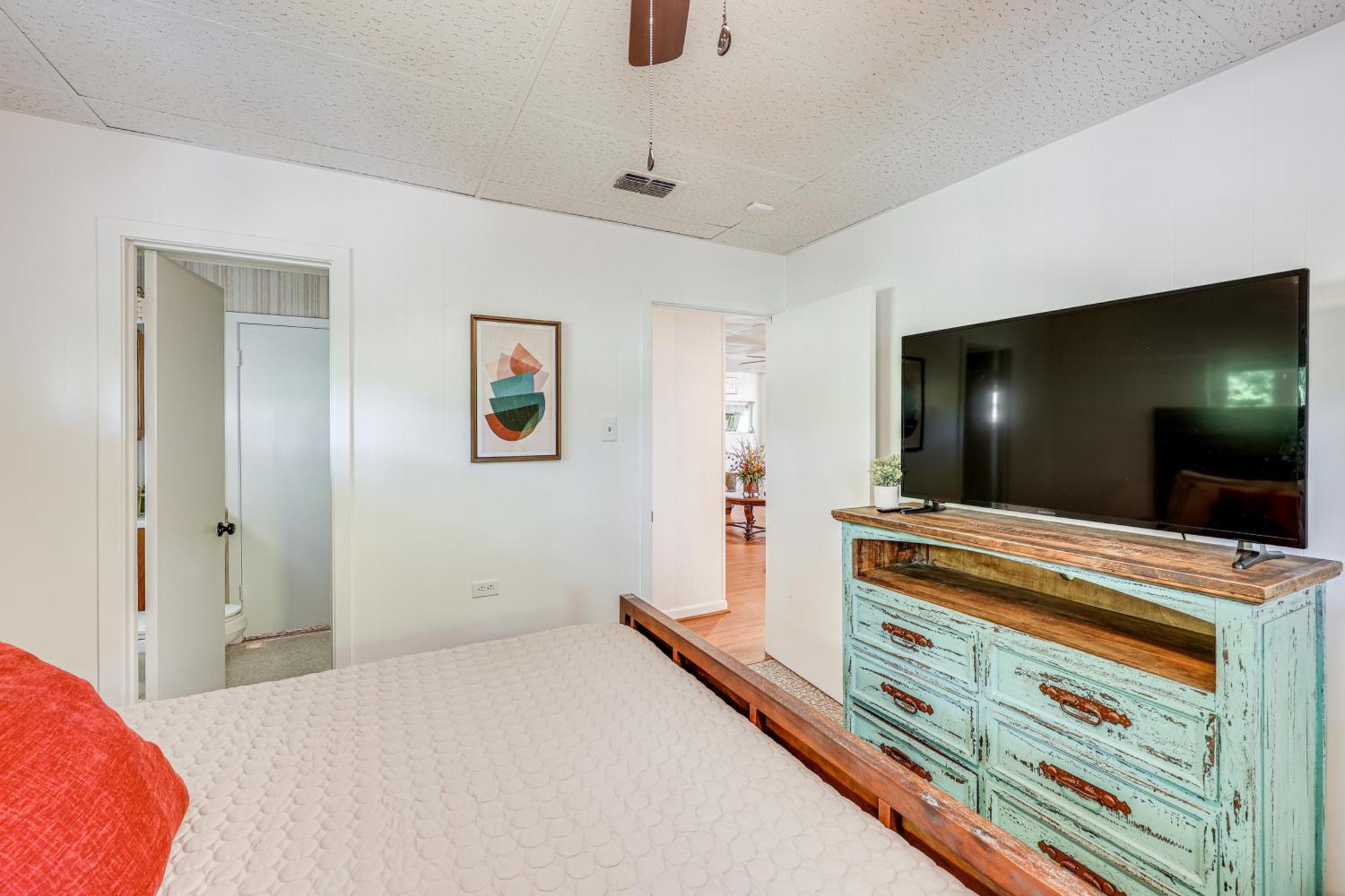 Lakeside Retreat With Pool Table! * Hot Springs