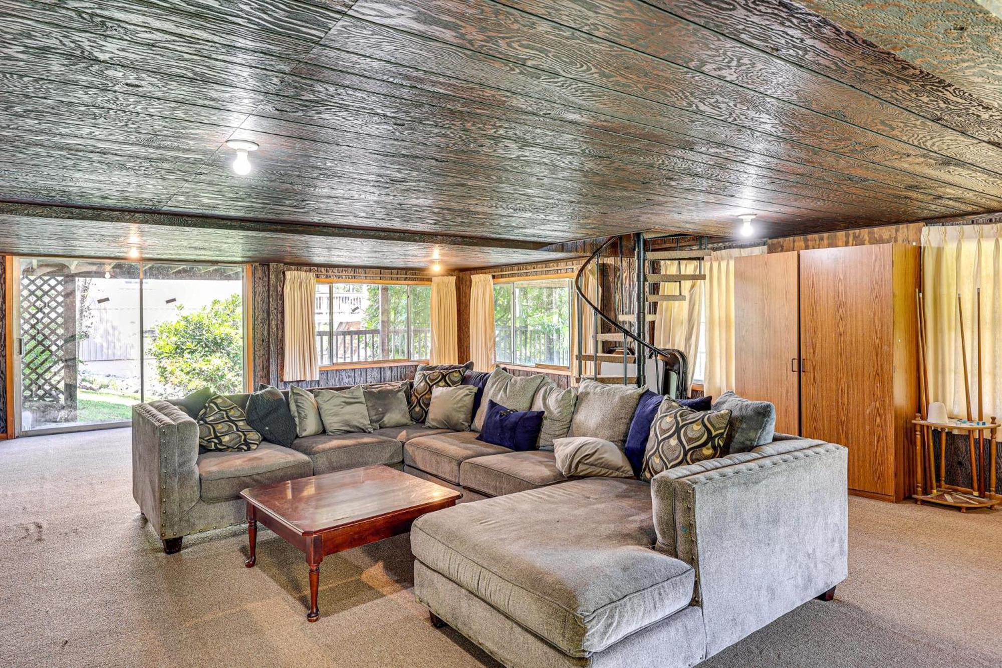 Holiday home Lakeside Retreat With Pool Table! *