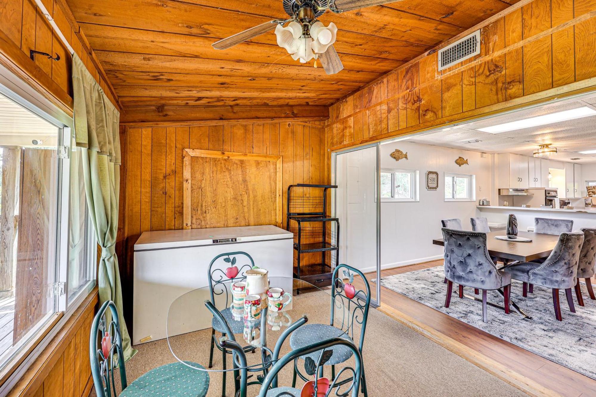 Lakeside Retreat With Pool Table! *