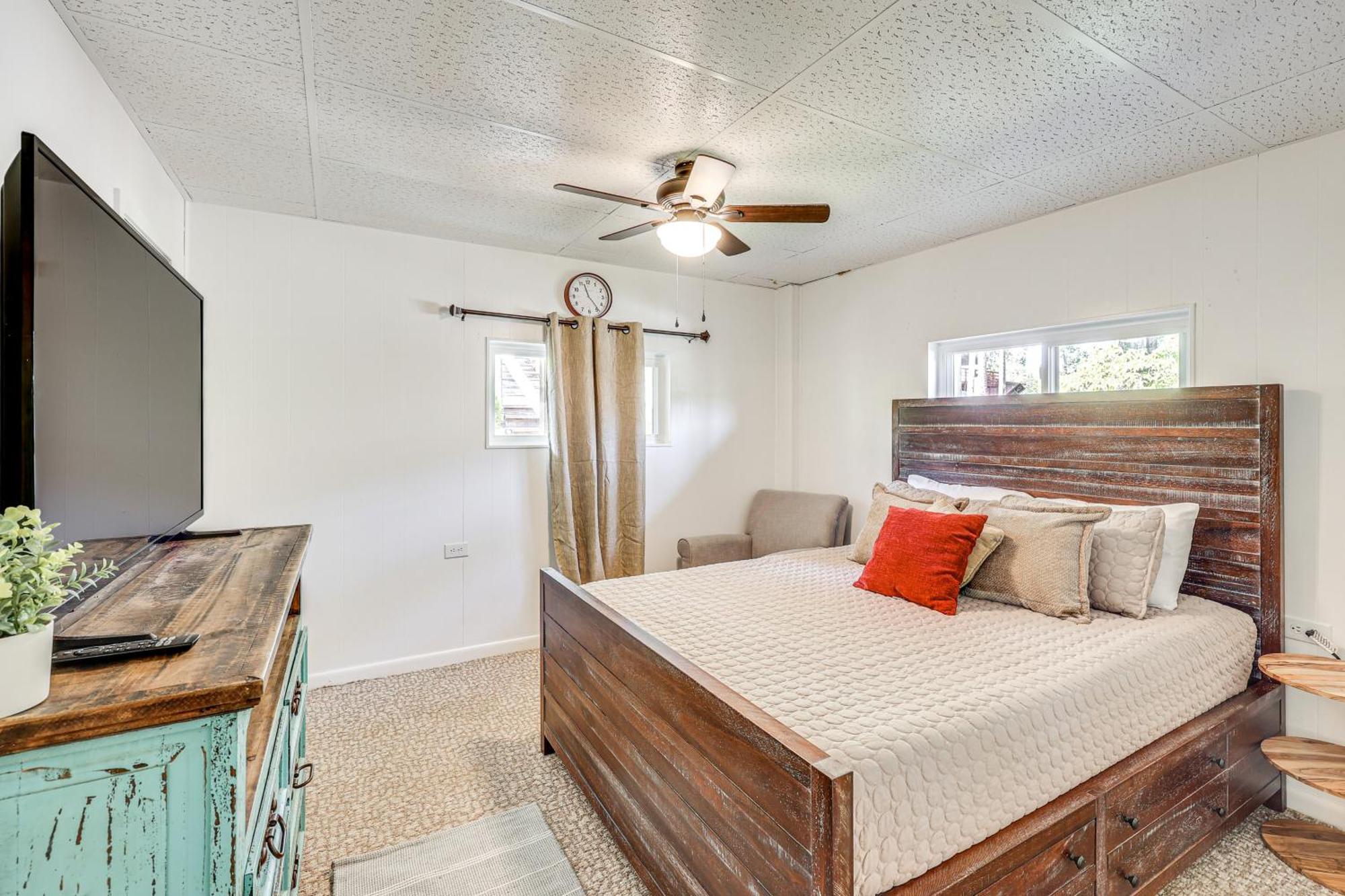 Lakeside Retreat With Pool Table! Holiday home