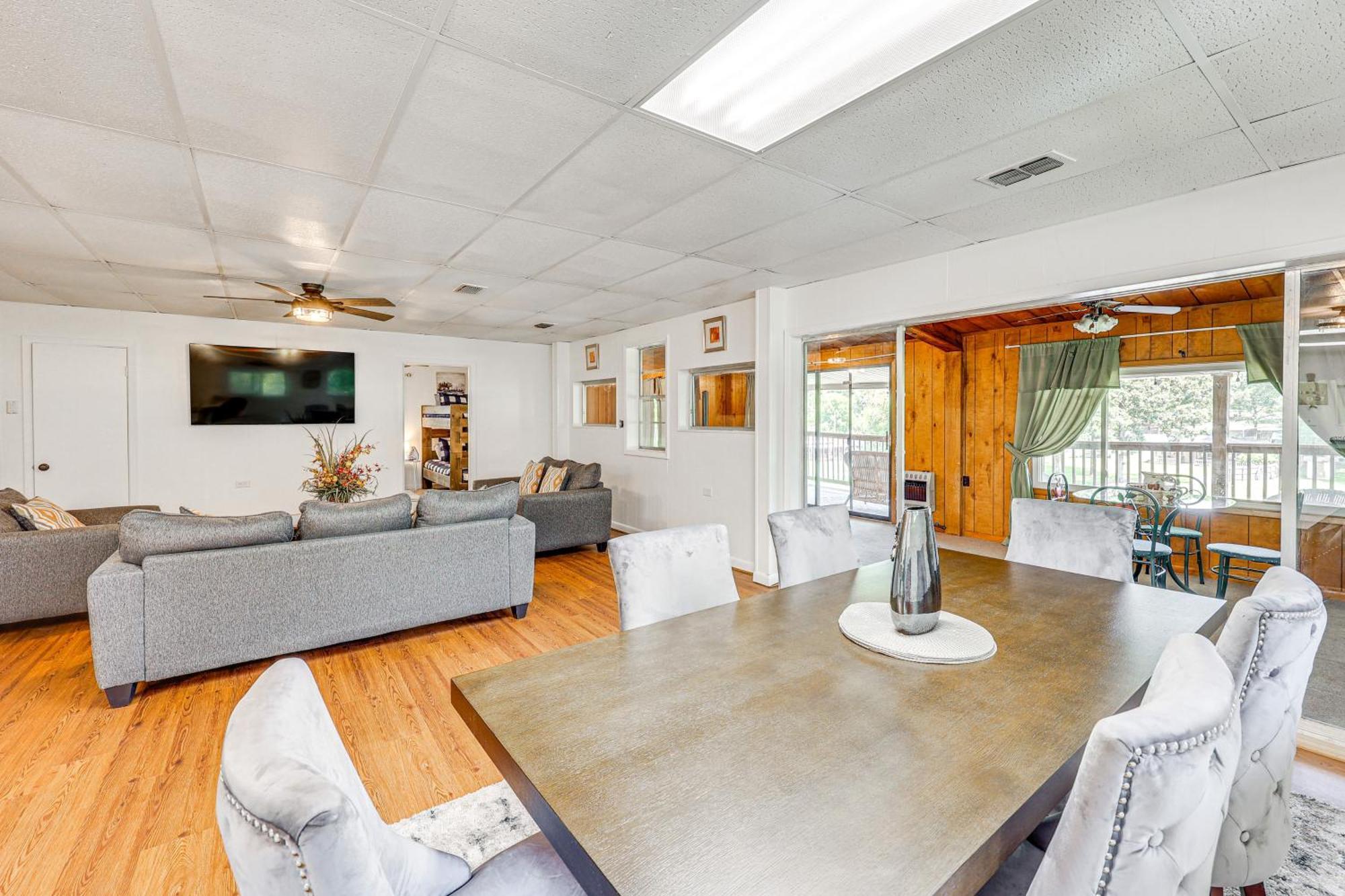 Lakeside Retreat With Pool Table! * Hot Springs