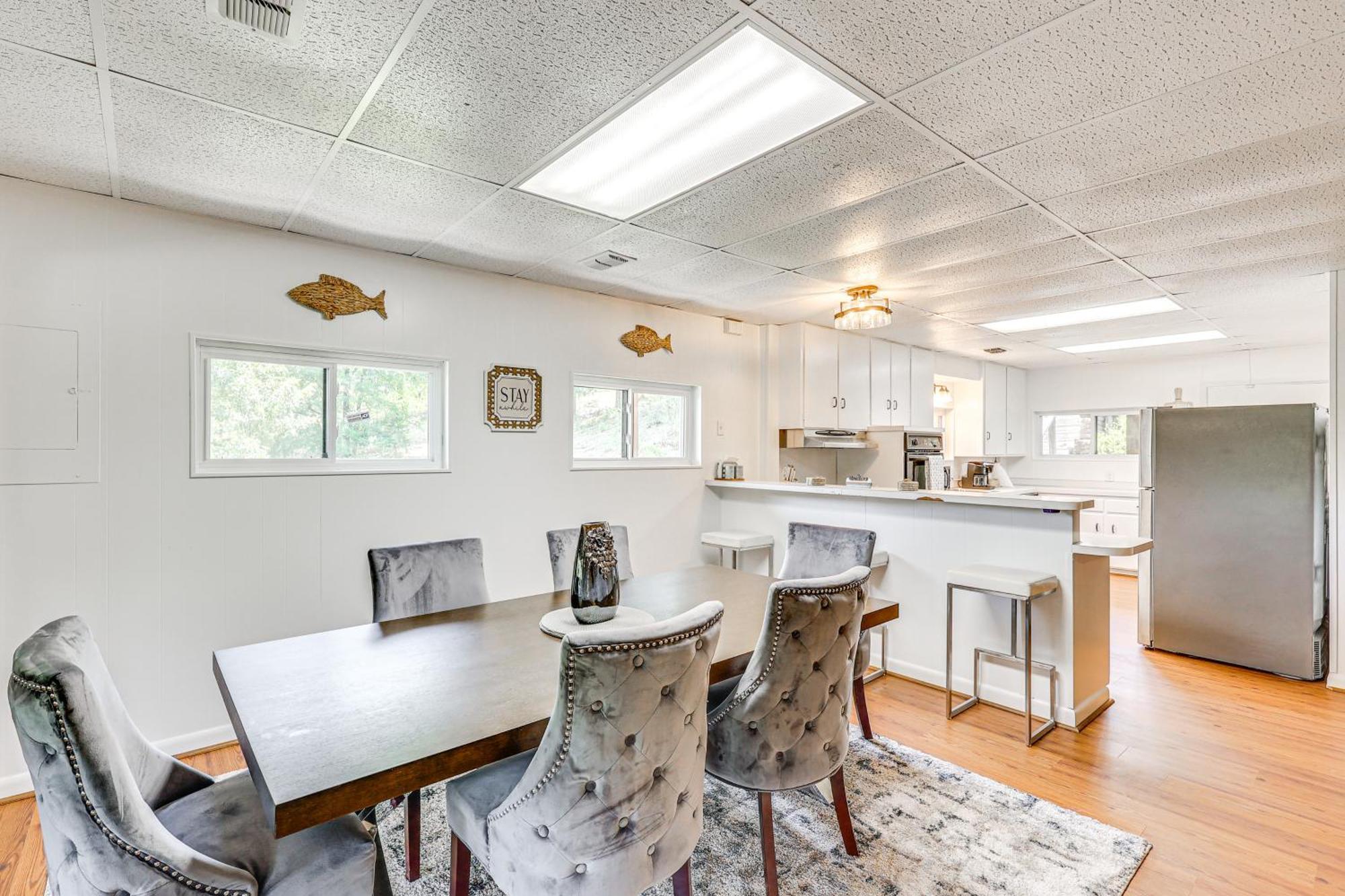 Lakeside Retreat With Pool Table! Holiday home Hot Springs