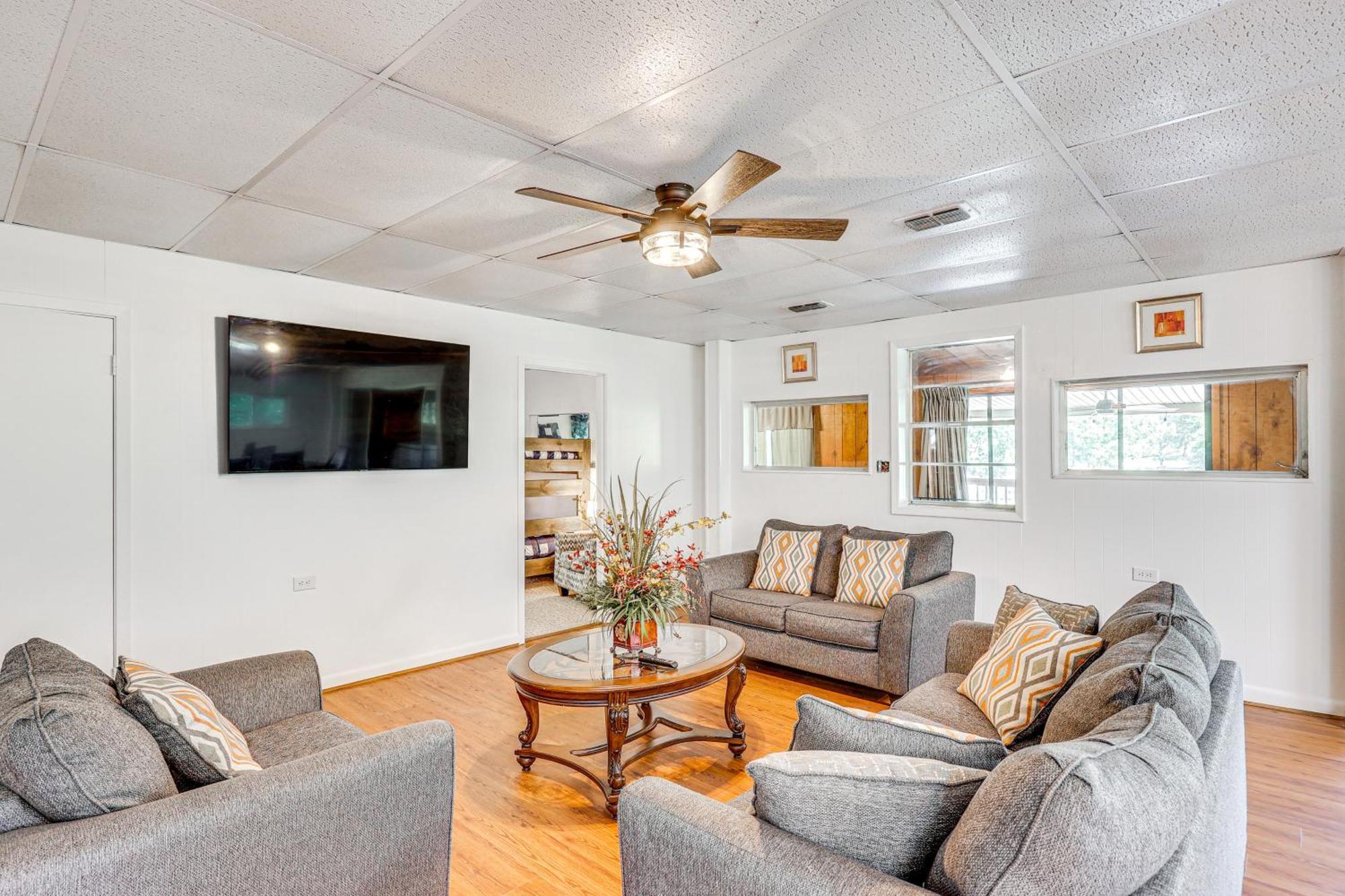 Lakeside Retreat With Pool Table! * Hot Springs