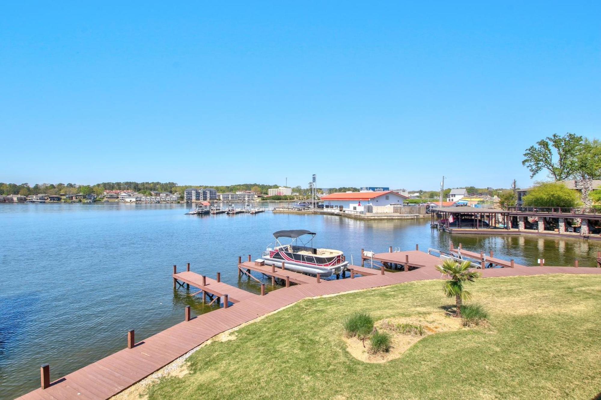 Lakeview Luxury *