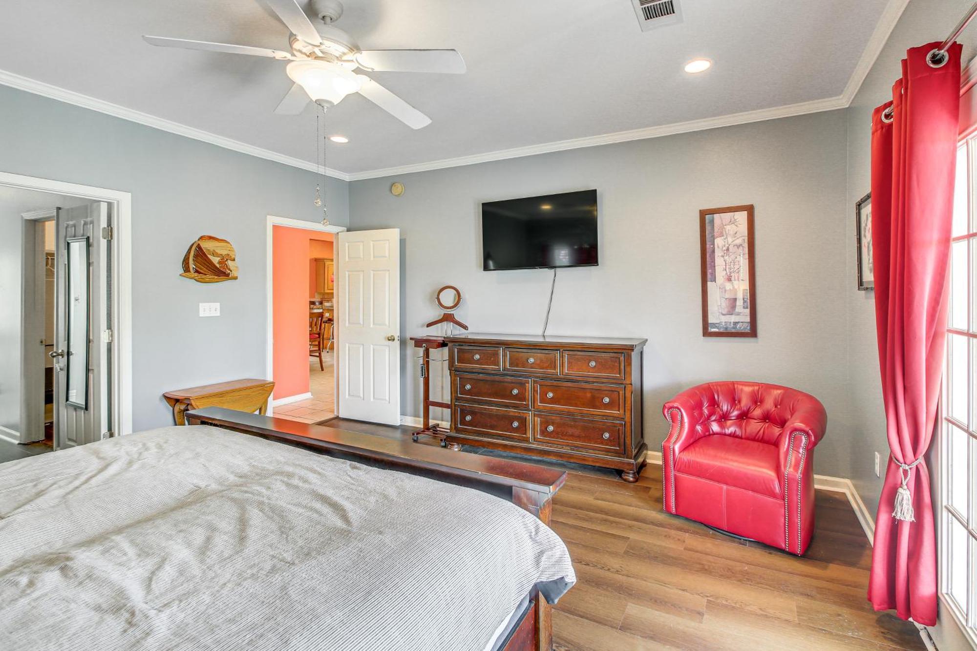 Beautiful Less Than 1 Mi To National Park Holiday home