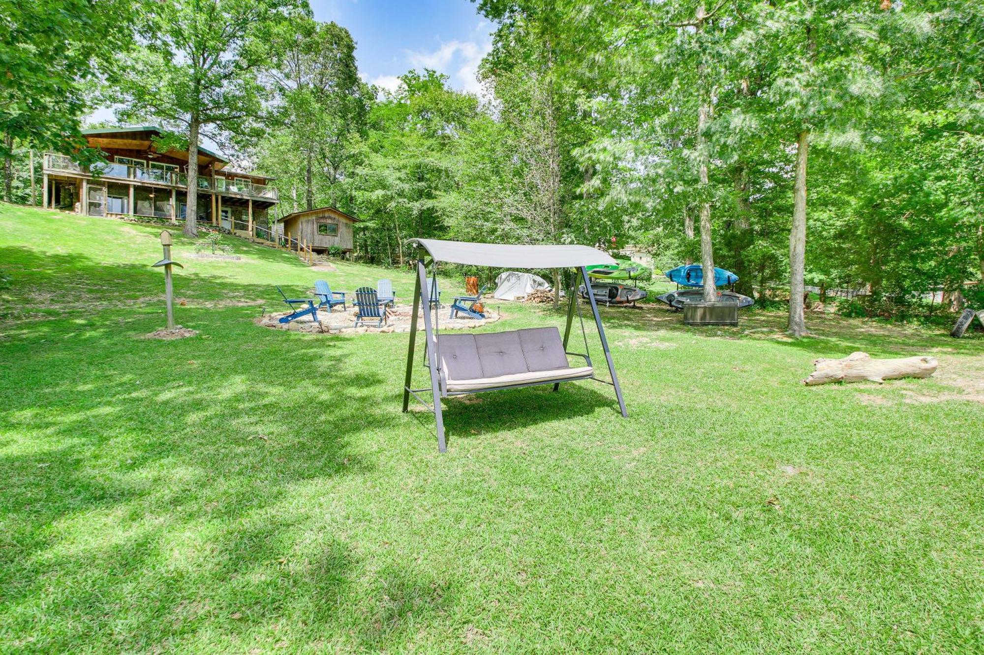 Holiday home Retreat With Private Dock And Hot Tub!
