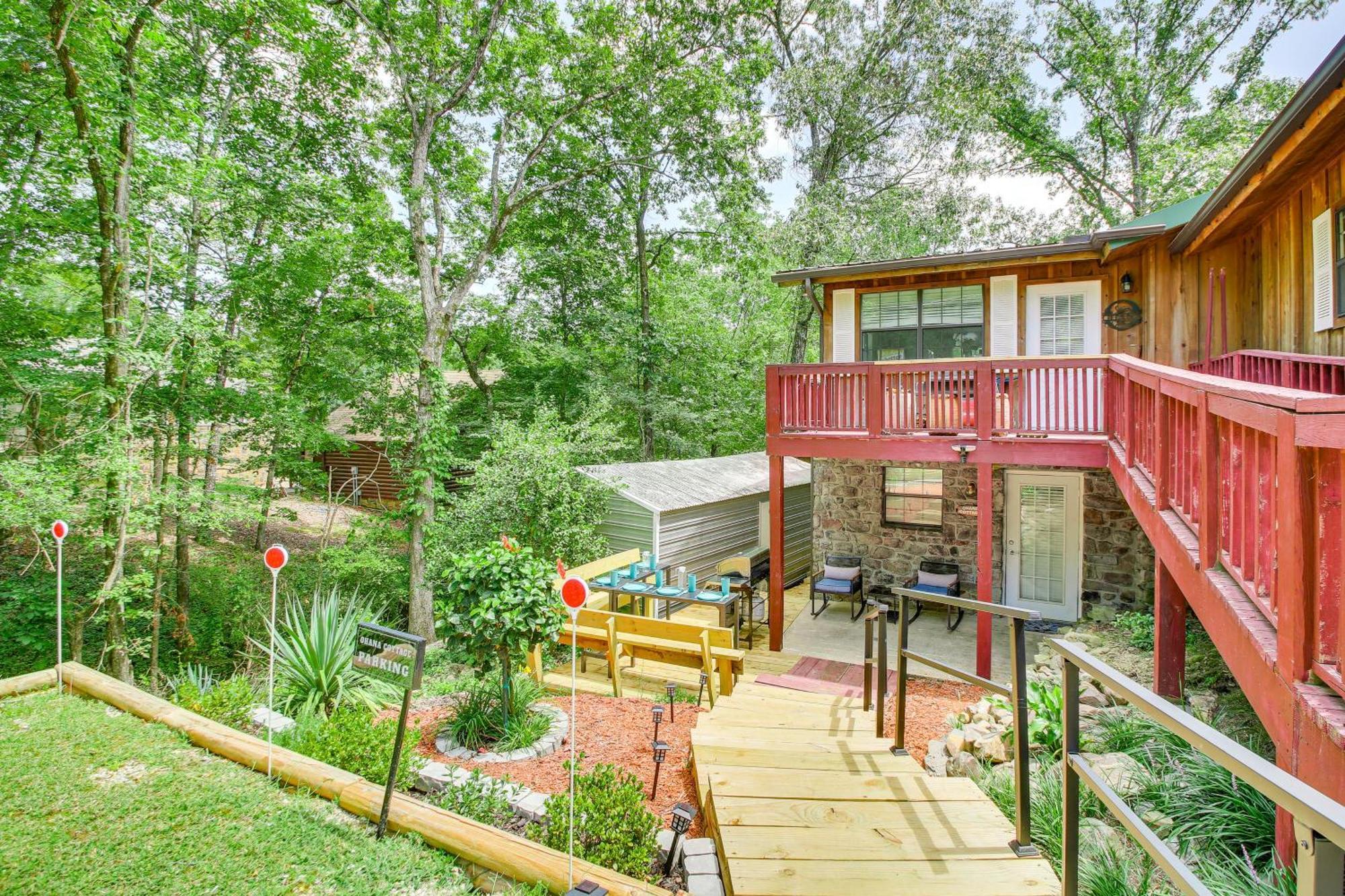 Retreat With Private Dock And Hot Tub! Holiday home Hot Springs