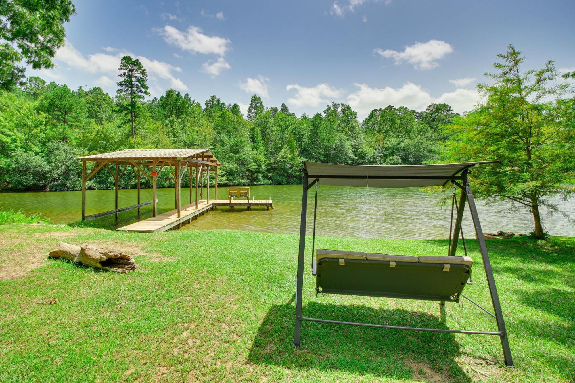 Retreat With Private Dock And Hot Tub! Holiday home Hot Springs