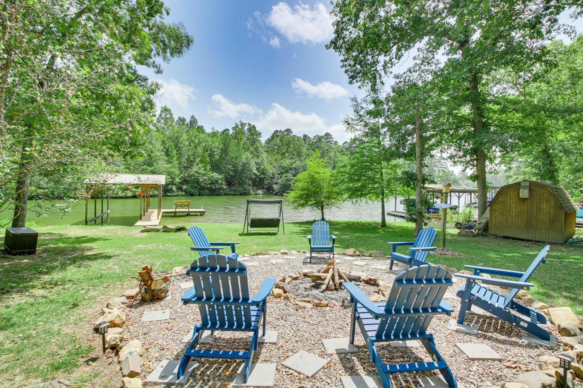 Retreat With Private Dock And Hot Tub! Holiday home *