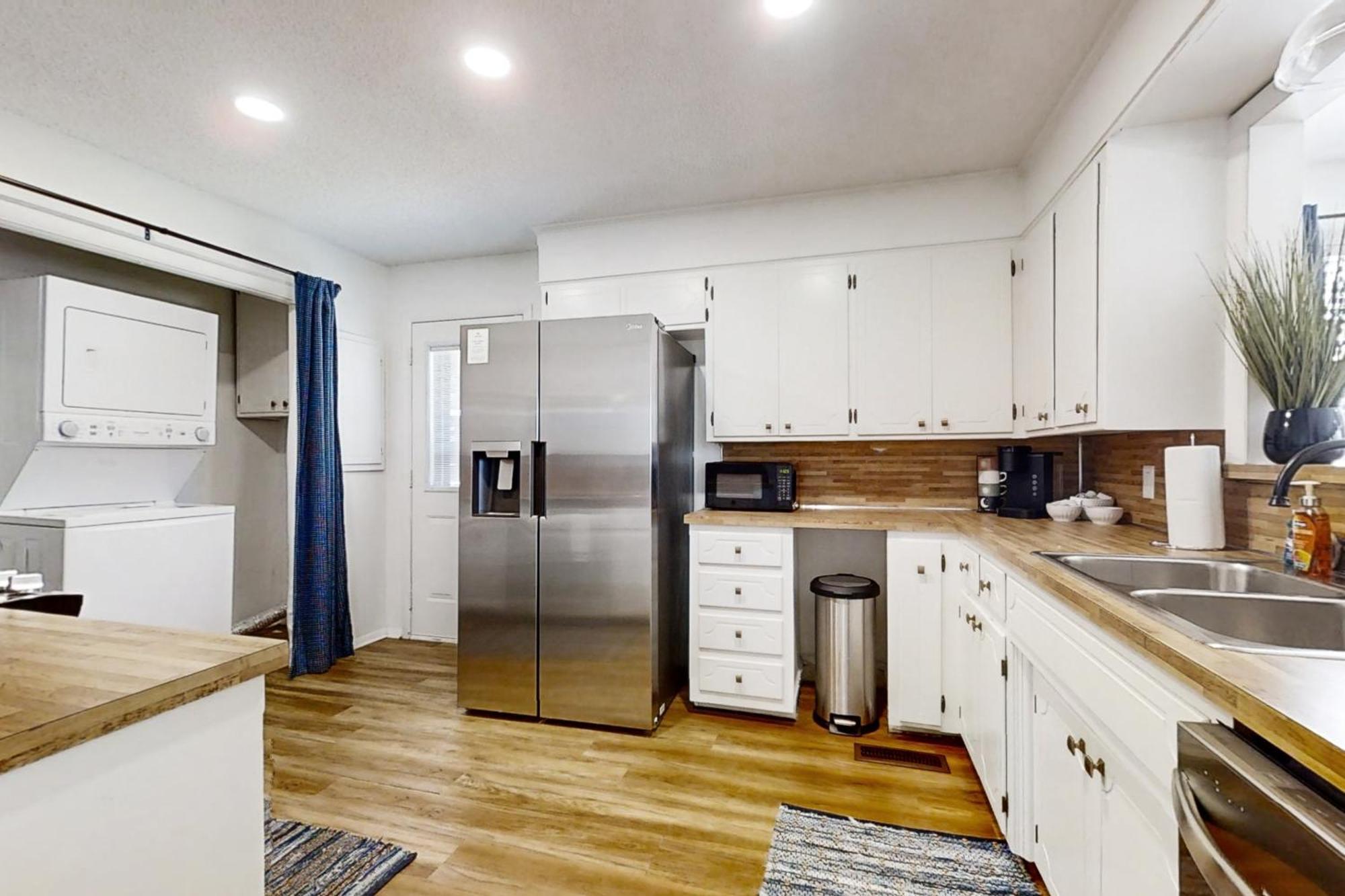A Touch Of Modern Apartment *